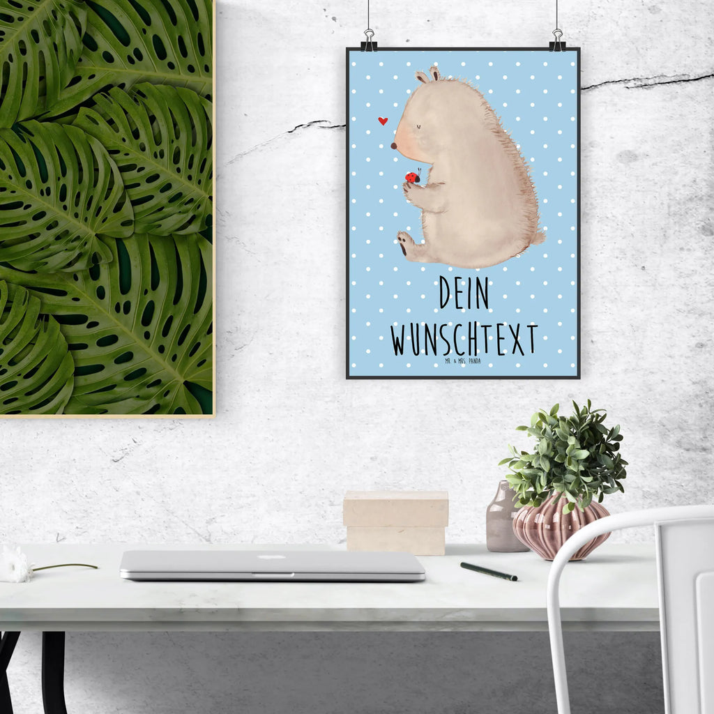 Personalisiertes Poster Bär mit Marienkäfer Wandposter mit Namen, Personalisiertes Kinderposter, Poster, Personalisiertes Poster, Raumdekoration mit Namen, Bild mit Namen, Kinderposter mit Namen, Personalisierter Kunstdruck, Wanddekoration mit Namen, Wandposter, Personalisierte Wanddekoration, Personalisiertes Handgemaltes Poster, Posterdruck mit Namen, Küchenposter mit Namen, Personalisiertes Küchenposter, Personalisierte Raumdekoration, Wanddeko mit Namen, Poster Selbst Gestalten, Wanddeko Bild mit Namen, Wunschtext Poster, Personalisierte Wanddeko, Kunstdruck mit Namen, Wanddeko Poster, Personalisiertes Bild, Personalisiertes Wandposter, Personalisierte Wanddeko Bild, Personalisierter Posterdruck, Poster mit Namen, Personalisiertes Designposter, Teddy, Teddybär, Bär, Liebe, Freiheit, Das Leben Ist schön, Marienkäfer, Motivation