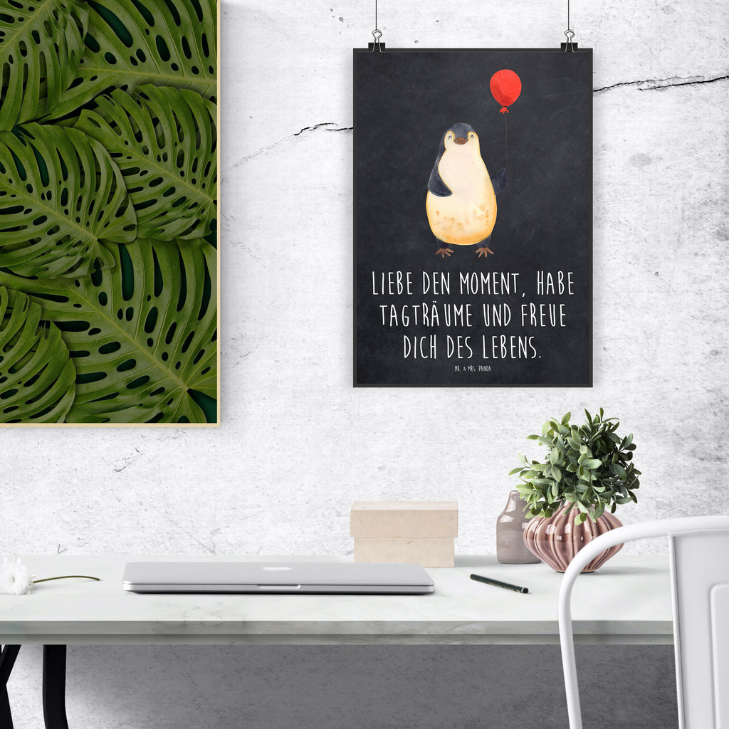 Plakat pingwin balon Wanddekoration, grafikposter, Mr. & Mrs. Panda Poster, Posterdruck, Plakat, wanddruck, kunstdruck poster, Wandschmuck, drucke, Kunstdruck, Wanddeko Bild, Poster, Bild, kunstposter, wandkunst, Wandposter, Wandbild, Deko Bild, kunst für die wand, wanddeko, Bild für Wand, Designposter, Pinguin, Pinguine, Geschenkidee, Luftballon, Neues Leben, Lebenslust, Liebe, Beste Freundin, Tagträume, Motivation, Glück, Neustart, Geschenk Freundin