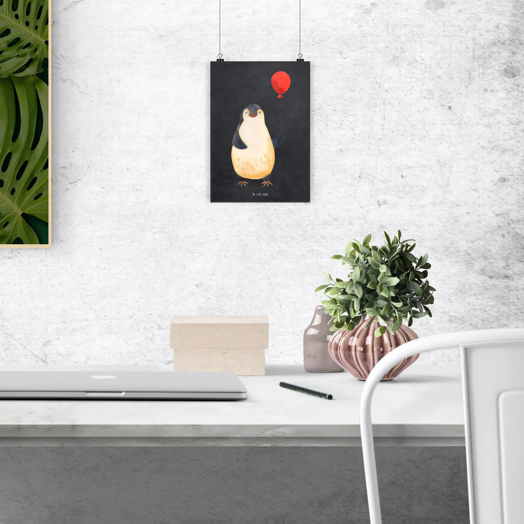 Plakat pingwin balon Wanddekoration, grafikposter, Mr. & Mrs. Panda Poster, Posterdruck, Plakat, wanddruck, kunstdruck poster, Wandschmuck, drucke, Kunstdruck, Wanddeko Bild, Poster, Bild, kunstposter, wandkunst, Wandposter, Wandbild, Deko Bild, kunst für die wand, wanddeko, Bild für Wand, Designposter, Pinguin, Pinguine, Geschenkidee, Luftballon, Neues Leben, Lebenslust, Liebe, Beste Freundin, Tagträume, Motivation, Glück, Neustart, Geschenk Freundin