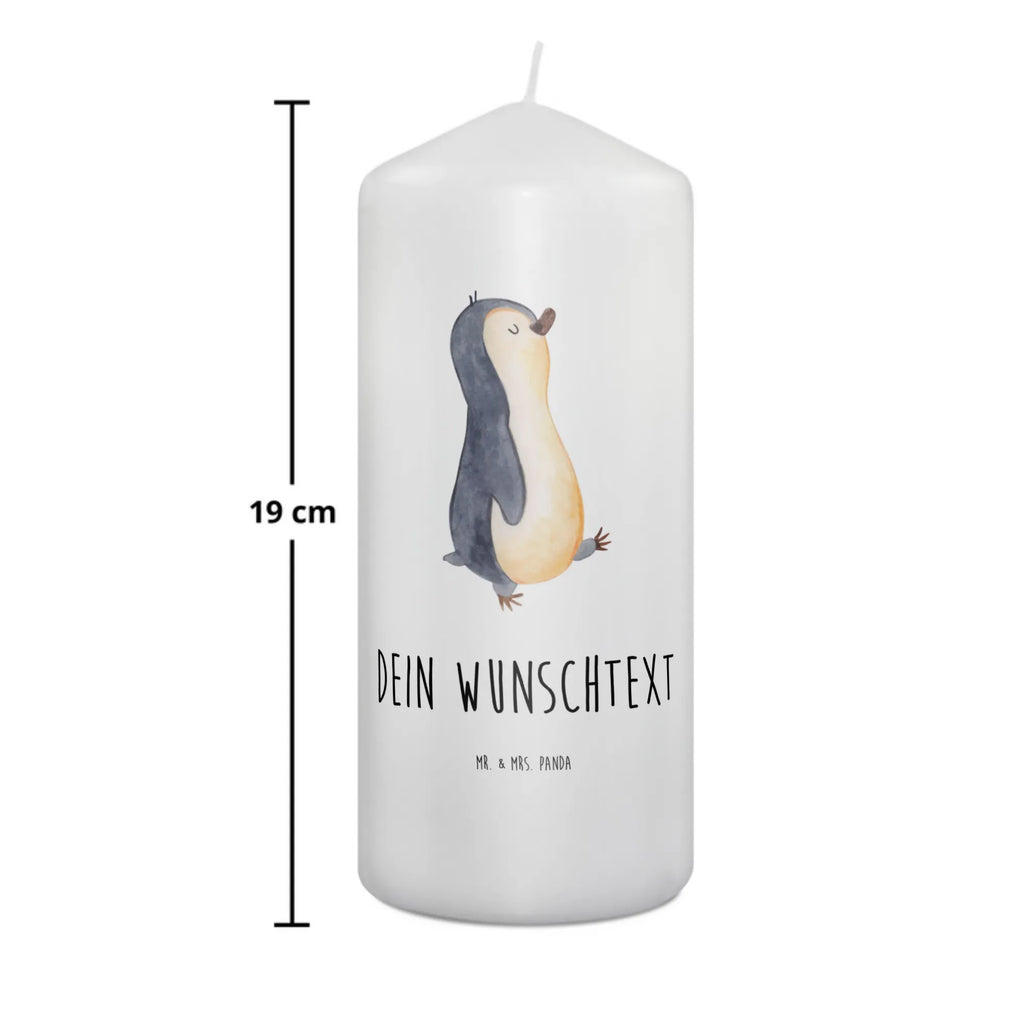 Personalisierte Kerze Pinguin marschierend Votivkerze Mit Wunschname, Tafelkerze Mit Wunschname, Fair-Trade-Kerze Mit Namensgravur, Metall-Kerze Mit Namensgravur, Duftkerze Mit Namen, Trauerkerze Mit Namen, LED-Kerze Mit Wunschname, Streukerze Mit Namensdruck, Gedenkkerze Mit Namen, Stearinkerze Mit Gravur, Gastgeschenk Kerze Mit Namen, Tischkerze Mit Namensdruck, Kerze Mit Namen, Andachtskerze Mit Namensgravur, Kerze Für Geburtstag Mit Wunschname, Outdoor-Kerze Mit Namensgravur, Adventskerze Mit Wunschname, Kerze Für Hochzeit Mit Namensgravur, Osterkerze Mit Namen, Handgemachte Kerze Mit Wunschname, Sojawachskerze Mit Namensdruck, Laternenkerze Mit Namensdruck, Glas-Kerze Mit Wunschname, Stumpenkerze Mit Namensgravur, Holz-Kerze Mit Namen, Teelicht Mit Namensdruck, Personalisierte Kerze, Schwimmkerze Mit Namen, Kerze Mit Spruch Und Namen, Bienenwachskerze Mit Wunschname, Gartenkerze Mit Namen, Kerze Mit Prägung Und Wunschname, Bio-Kerze Mit Wunschname, Kommunionkerze Mit Namen, Handgegossene Kerze Mit Namen, Grabkerze Mit Namensgravur, Blockkerze Mit Namensdruck, Weihnachtskerze Mit Namensgravur, Stabkerze Mit Gravur, Firmungskerze Mit Wunschname, Kerzen-Set Mit Namensgravur, Taufekerze Mit Namensgravur, Pinguin, Pinguine, Langschläfer, Bruder, Familie, Schwester, Frühaufsteher