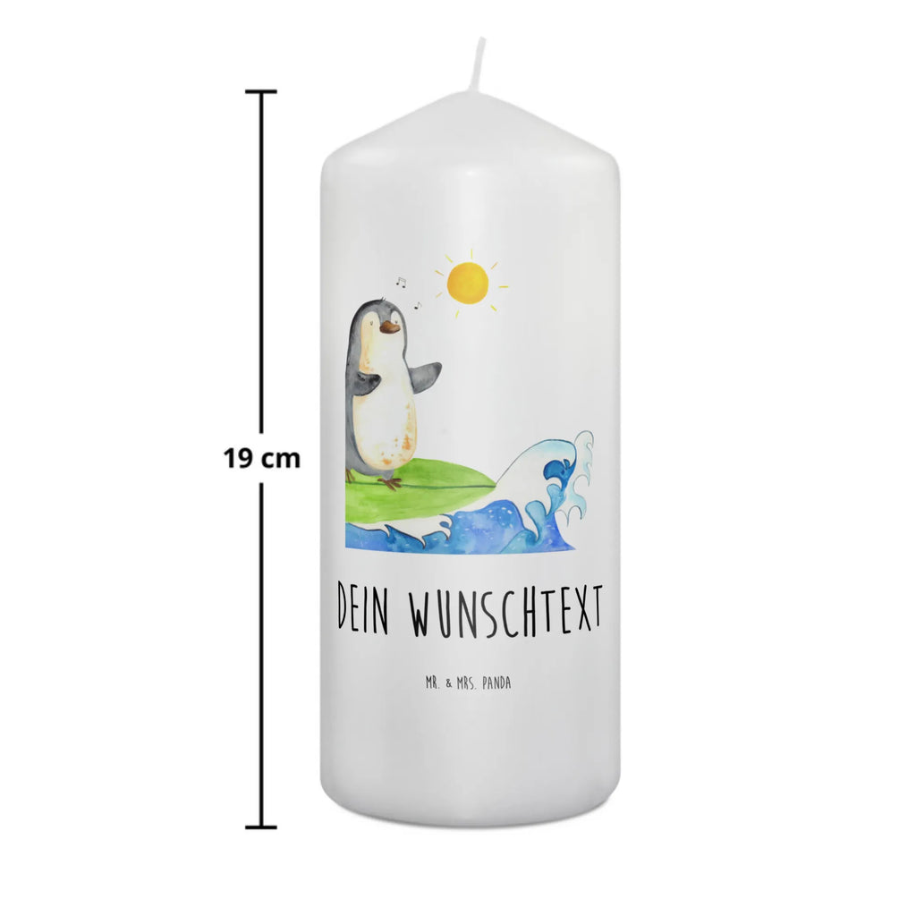 Personalisierte Kerze Pinguin Surfer Taufekerze Mit Namensgravur, Laternenkerze Mit Namensdruck, Outdoor-Kerze Mit Namensgravur, Stearinkerze Mit Gravur, Stabkerze Mit Gravur, Kerzen-Set Mit Namensgravur, Gastgeschenk Kerze Mit Namen, Gedenkkerze Mit Namen, Teelicht Mit Namensdruck, Osterkerze Mit Namen, Schwimmkerze Mit Namen, Kerze Mit Prägung Und Wunschname, Adventskerze Mit Wunschname, Kerze Mit Namen, Handgemachte Kerze Mit Wunschname, Handgegossene Kerze Mit Namen, Andachtskerze Mit Namensgravur, Tischkerze Mit Namensdruck, Glas-Kerze Mit Wunschname, Kommunionkerze Mit Namen, Tafelkerze Mit Wunschname, Holz-Kerze Mit Namen, Bienenwachskerze Mit Wunschname, Gartenkerze Mit Namen, Firmungskerze Mit Wunschname, Kerze Für Hochzeit Mit Namensgravur, Kerze Für Geburtstag Mit Wunschname, LED-Kerze Mit Wunschname, Weihnachtskerze Mit Namensgravur, Blockkerze Mit Namensdruck, Fair-Trade-Kerze Mit Namensgravur, Kerze Mit Spruch Und Namen, Streukerze Mit Namensdruck, Personalisierte Kerze, Grabkerze Mit Namensgravur, Sojawachskerze Mit Namensdruck, Trauerkerze Mit Namen, Votivkerze Mit Wunschname, Duftkerze Mit Namen, Metall-Kerze Mit Namensgravur, Bio-Kerze Mit Wunschname, Stumpenkerze Mit Namensgravur, Pinguin, Surfer, Portugal, Hawaii, Pinguine, Urlaub, Surfen, Wellen, Wellen Reiten