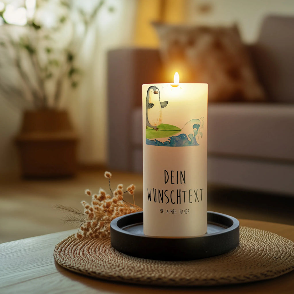 Personalisierte Kerze Pinguin Surfer Taufekerze Mit Namensgravur, Laternenkerze Mit Namensdruck, Outdoor-Kerze Mit Namensgravur, Stearinkerze Mit Gravur, Stabkerze Mit Gravur, Kerzen-Set Mit Namensgravur, Gastgeschenk Kerze Mit Namen, Gedenkkerze Mit Namen, Teelicht Mit Namensdruck, Osterkerze Mit Namen, Schwimmkerze Mit Namen, Kerze Mit Prägung Und Wunschname, Adventskerze Mit Wunschname, Kerze Mit Namen, Handgemachte Kerze Mit Wunschname, Handgegossene Kerze Mit Namen, Andachtskerze Mit Namensgravur, Tischkerze Mit Namensdruck, Glas-Kerze Mit Wunschname, Kommunionkerze Mit Namen, Tafelkerze Mit Wunschname, Holz-Kerze Mit Namen, Bienenwachskerze Mit Wunschname, Gartenkerze Mit Namen, Firmungskerze Mit Wunschname, Kerze Für Hochzeit Mit Namensgravur, Kerze Für Geburtstag Mit Wunschname, LED-Kerze Mit Wunschname, Weihnachtskerze Mit Namensgravur, Blockkerze Mit Namensdruck, Fair-Trade-Kerze Mit Namensgravur, Kerze Mit Spruch Und Namen, Streukerze Mit Namensdruck, Personalisierte Kerze, Grabkerze Mit Namensgravur, Sojawachskerze Mit Namensdruck, Trauerkerze Mit Namen, Votivkerze Mit Wunschname, Duftkerze Mit Namen, Metall-Kerze Mit Namensgravur, Bio-Kerze Mit Wunschname, Stumpenkerze Mit Namensgravur, Pinguin, Surfer, Portugal, Hawaii, Pinguine, Urlaub, Surfen, Wellen, Wellen Reiten