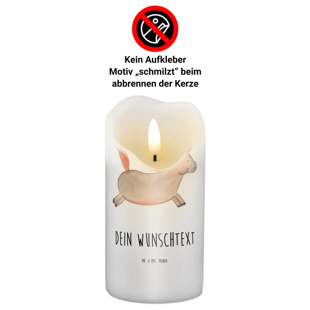 Personalisierte Kerze Pferd springt Stearinkerze Mit Gravur, Firmungskerze Mit Wunschname, Taufekerze Mit Namensgravur, Stumpenkerze Mit Namensgravur, Duftkerze Mit Namen, Grabkerze Mit Namensgravur, Blockkerze Mit Namensdruck, Fair-Trade-Kerze Mit Namensgravur, Weihnachtskerze Mit Namensgravur, Kerze Mit Prägung Und Wunschname, Tafelkerze Mit Wunschname, Osterkerze Mit Namen, Tischkerze Mit Namensdruck, Gedenkkerze Mit Namen, Kerze Für Hochzeit Mit Namensgravur, Outdoor-Kerze Mit Namensgravur, Kerzen-Set Mit Namensgravur, Gastgeschenk Kerze Mit Namen, Andachtskerze Mit Namensgravur, Stabkerze Mit Gravur, Kommunionkerze Mit Namen, Adventskerze Mit Wunschname, Handgegossene Kerze Mit Namen, Teelicht Mit Namensdruck, Handgemachte Kerze Mit Wunschname, Bio-Kerze Mit Wunschname, Bienenwachskerze Mit Wunschname, Votivkerze Mit Wunschname, Kerze Mit Namen, Sojawachskerze Mit Namensdruck, Trauerkerze Mit Namen, LED-Kerze Mit Wunschname, Laternenkerze Mit Namensdruck, Kerze Für Geburtstag Mit Wunschname, Gartenkerze Mit Namen, Holz-Kerze Mit Namen, Kerze Mit Spruch Und Namen, Schwimmkerze Mit Namen, Streukerze Mit Namensdruck, Personalisierte Kerze, Glas-Kerze Mit Wunschname, Metall-Kerze Mit Namensgravur, Bauernhof, Hoftiere, Landwirt, Landwirtin, Pferdebesitzer, Pony, Stall, Ausreiten, Reiten, Pferdestall, Pferde, Pferd