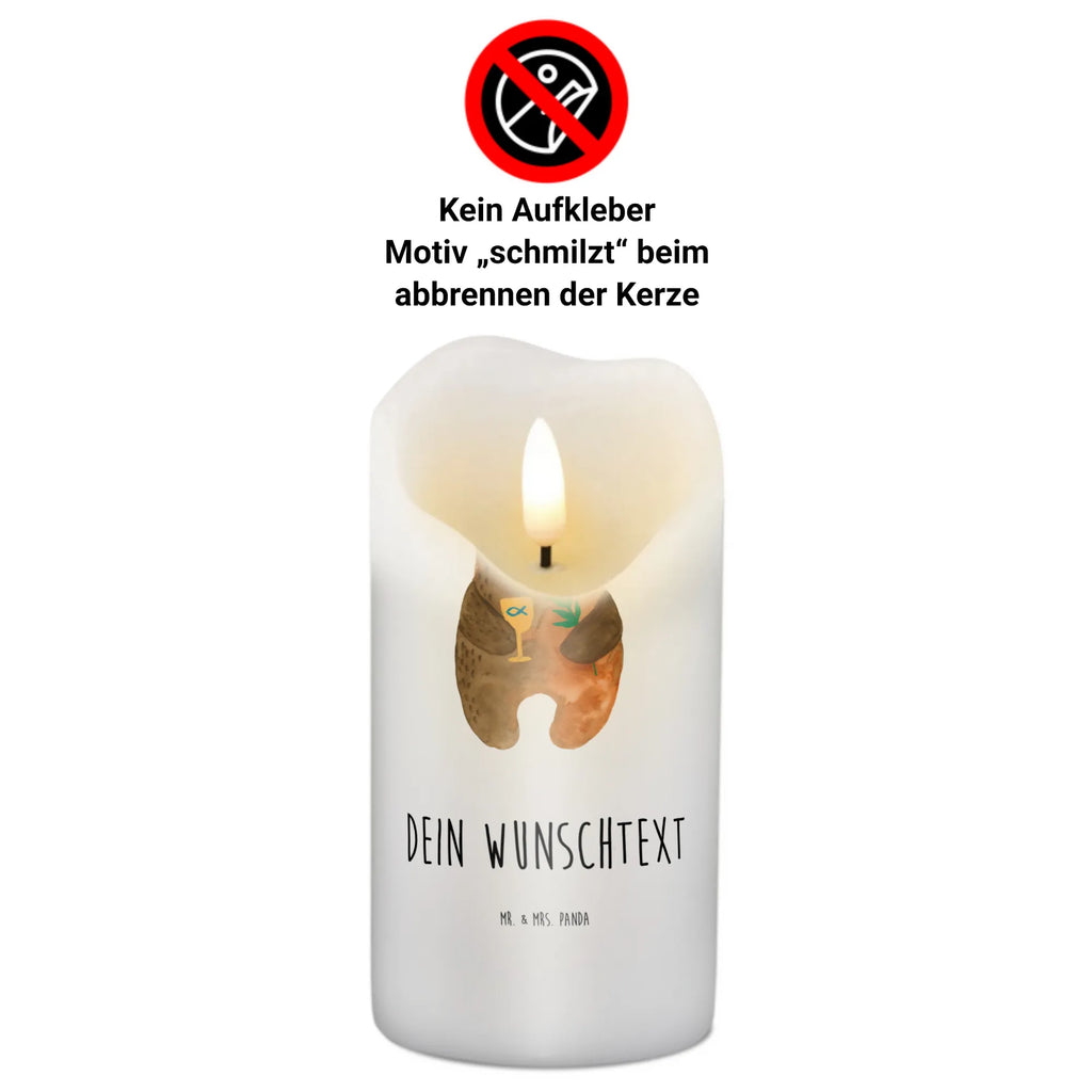 Personalizowana świeca niedźwiedź Bierzmowanie Stearinkerze Mit Gravur, Gedenkkerze Mit Namen, Grabkerze Mit Namensgravur, Laternenkerze Mit Namensdruck, Outdoor-Kerze Mit Namensgravur, Metall-Kerze Mit Namensgravur, Kerze Mit Prägung Und Wunschname, LED-Kerze Mit Wunschname, Kerze Für Geburtstag Mit Wunschname, Gartenkerze Mit Namen, Sojawachskerze Mit Namensdruck, Firmungskerze Mit Wunschname, Stabkerze Mit Gravur, Holz-Kerze Mit Namen, Handgegossene Kerze Mit Namen, Kerze Für Hochzeit Mit Namensgravur, Fair-Trade-Kerze Mit Namensgravur, Blockkerze Mit Namensdruck, Tafelkerze Mit Wunschname, Bio-Kerze Mit Wunschname, Handgemachte Kerze Mit Wunschname, Bienenwachskerze Mit Wunschname, Trauerkerze Mit Namen, Streukerze Mit Namensdruck, Personalisierte Kerze, Votivkerze Mit Wunschname, Kerzen-Set Mit Namensgravur, Kerze Mit Namen, Gastgeschenk Kerze Mit Namen, Weihnachtskerze Mit Namensgravur, Kommunionkerze Mit Namen, Teelicht Mit Namensdruck, Glas-Kerze Mit Wunschname, Duftkerze Mit Namen, Schwimmkerze Mit Namen, Adventskerze Mit Wunschname, Taufekerze Mit Namensgravur, Andachtskerze Mit Namensgravur, Tischkerze Mit Namensdruck, Kerze Mit Spruch Und Namen, Osterkerze Mit Namen, Stumpenkerze Mit Namensgravur, Bär, Teddy, Teddybär, Gottesdienst, Kirche, evangelisch, Konfirmation