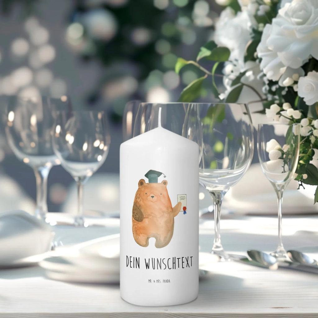Personalizowana świeca Niedźwiedź Egzamin Votivkerze Mit Wunschname, Duftkerze Mit Namen, Adventskerze Mit Wunschname, Kerze Für Geburtstag Mit Wunschname, Kerze Mit Prägung Und Wunschname, Osterkerze Mit Namen, Taufekerze Mit Namensgravur, Tafelkerze Mit Wunschname, Outdoor-Kerze Mit Namensgravur, Blockkerze Mit Namensdruck, Glas-Kerze Mit Wunschname, Gedenkkerze Mit Namen, Kerze Mit Spruch Und Namen, Firmungskerze Mit Wunschname, Tischkerze Mit Namensdruck, Bio-Kerze Mit Wunschname, Stabkerze Mit Gravur, Handgemachte Kerze Mit Wunschname, Trauerkerze Mit Namen, Personalisierte Kerze, Sojawachskerze Mit Namensdruck, Handgegossene Kerze Mit Namen, Stumpenkerze Mit Namensgravur, Streukerze Mit Namensdruck, Kerze Für Hochzeit Mit Namensgravur, Laternenkerze Mit Namensdruck, Fair-Trade-Kerze Mit Namensgravur, Gartenkerze Mit Namen, Gastgeschenk Kerze Mit Namen, Holz-Kerze Mit Namen, Bienenwachskerze Mit Wunschname, Kerzen-Set Mit Namensgravur, Schwimmkerze Mit Namen, Metall-Kerze Mit Namensgravur, Weihnachtskerze Mit Namensgravur, Andachtskerze Mit Namensgravur, Grabkerze Mit Namensgravur, Teelicht Mit Namensdruck, LED-Kerze Mit Wunschname, Kerze Mit Namen, Stearinkerze Mit Gravur, Kommunionkerze Mit Namen, Teddy, Bär, Teddybär, Abschluss, Abitur, Prüfung Bestanden, Abschlusszeugnis, Prüfungen, Zeugnis