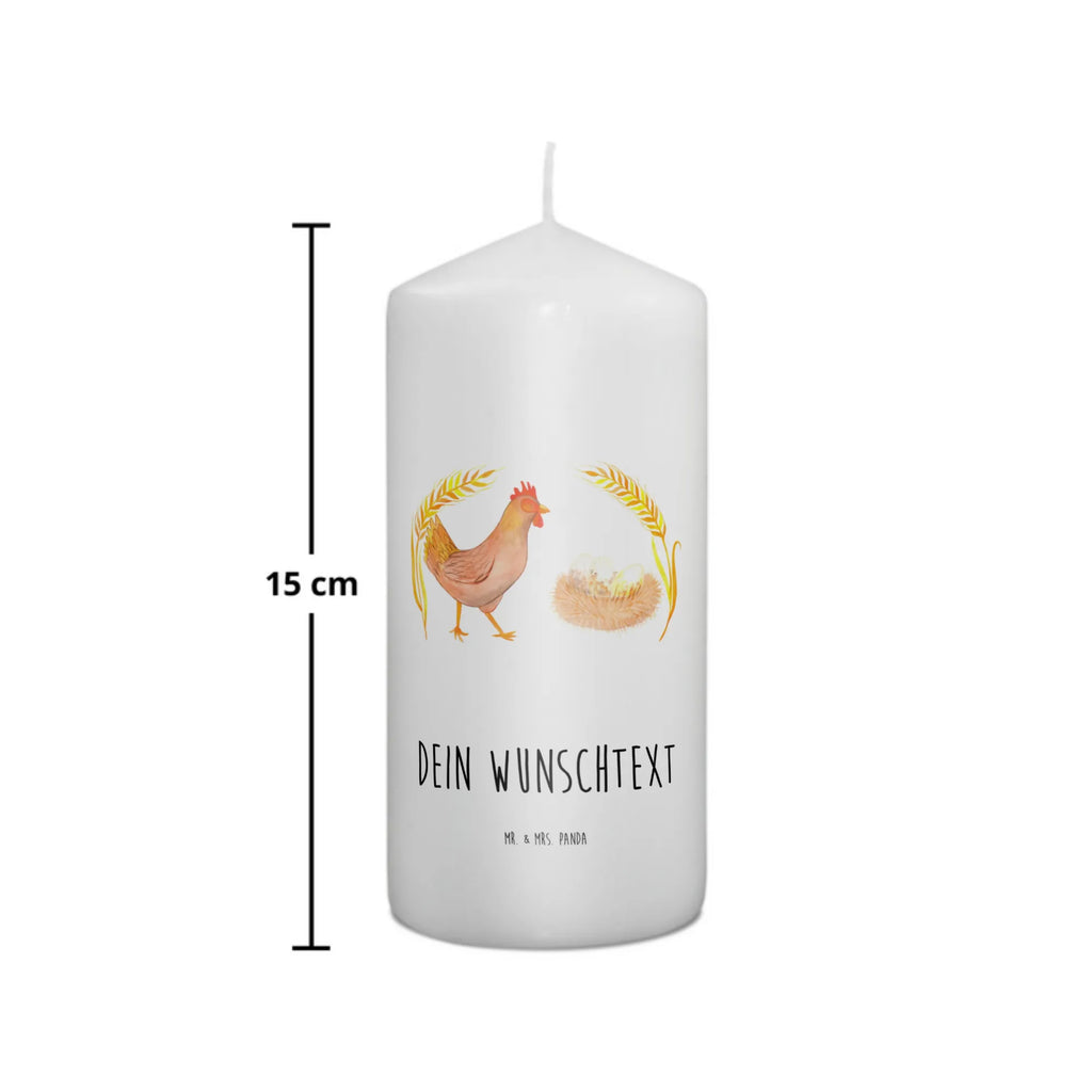 Personalisierte Kerze Huhn stolz Glas-Kerze Mit Wunschname, Teelicht Mit Namensdruck, Holz-Kerze Mit Namen, Andachtskerze Mit Namensgravur, Kerze Mit Spruch Und Namen, Stabkerze Mit Gravur, Bienenwachskerze Mit Wunschname, Osterkerze Mit Namen, Trauerkerze Mit Namen, Gedenkkerze Mit Namen, Firmungskerze Mit Wunschname, Sojawachskerze Mit Namensdruck, Outdoor-Kerze Mit Namensgravur, Laternenkerze Mit Namensdruck, Gastgeschenk Kerze Mit Namen, Grabkerze Mit Namensgravur, Personalisierte Kerze, Fair-Trade-Kerze Mit Namensgravur, Tischkerze Mit Namensdruck, Votivkerze Mit Wunschname, Kommunionkerze Mit Namen, Adventskerze Mit Wunschname, Kerzen-Set Mit Namensgravur, Schwimmkerze Mit Namen, Kerze Mit Prägung Und Wunschname, Handgegossene Kerze Mit Namen, Metall-Kerze Mit Namensgravur, Weihnachtskerze Mit Namensgravur, Taufekerze Mit Namensgravur, Bio-Kerze Mit Wunschname, Handgemachte Kerze Mit Wunschname, Stumpenkerze Mit Namensgravur, Kerze Für Hochzeit Mit Namensgravur, Blockkerze Mit Namensdruck, Kerze Für Geburtstag Mit Wunschname, LED-Kerze Mit Wunschname, Duftkerze Mit Namen, Kerze Mit Namen, Gartenkerze Mit Namen, Stearinkerze Mit Gravur, Tafelkerze Mit Wunschname, Streukerze Mit Namensdruck, Bauernhof, Hoftiere, Landwirt, Landwirtin, Motivation, Eier, Magie, Geburt, Henne, Schwangerschaft, Landleben, Hühner, Hof, Spruch, Hahn