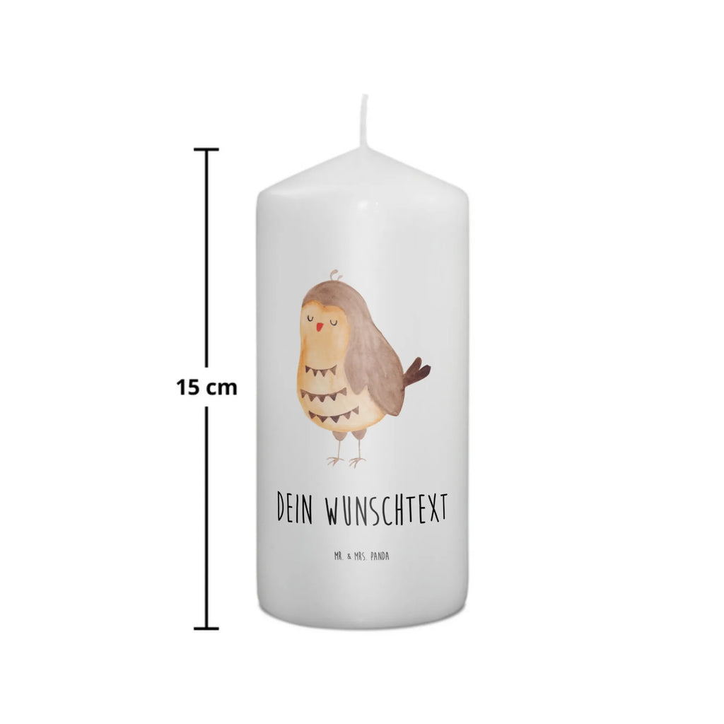 Personalisierte Kerze Eule Zufrieden Streukerze Mit Namensdruck, Stabkerze Mit Gravur, Handgegossene Kerze Mit Namen, Andachtskerze Mit Namensgravur, Firmungskerze Mit Wunschname, Teelicht Mit Namensdruck, Stumpenkerze Mit Namensgravur, Bienenwachskerze Mit Wunschname, Kommunionkerze Mit Namen, Outdoor-Kerze Mit Namensgravur, Adventskerze Mit Wunschname, Osterkerze Mit Namen, Bio-Kerze Mit Wunschname, Metall-Kerze Mit Namensgravur, Weihnachtskerze Mit Namensgravur, Blockkerze Mit Namensdruck, Taufekerze Mit Namensgravur, Schwimmkerze Mit Namen, Fair-Trade-Kerze Mit Namensgravur, Stearinkerze Mit Gravur, Votivkerze Mit Wunschname, Holz-Kerze Mit Namen, Kerze Mit Prägung Und Wunschname, Sojawachskerze Mit Namensdruck, Kerze Für Hochzeit Mit Namensgravur, Gedenkkerze Mit Namen, Trauerkerze Mit Namen, Gartenkerze Mit Namen, Kerze Für Geburtstag Mit Wunschname, Grabkerze Mit Namensgravur, Tafelkerze Mit Wunschname, Glas-Kerze Mit Wunschname, Laternenkerze Mit Namensdruck, Duftkerze Mit Namen, Kerze Mit Namen, LED-Kerze Mit Wunschname, Kerze Mit Spruch Und Namen, Gastgeschenk Kerze Mit Namen, Kerzen-Set Mit Namensgravur, Personalisierte Kerze, Tischkerze Mit Namensdruck, Handgemachte Kerze Mit Wunschname, Eule, Eule Deko, Wortspiel Lustig, Geschenk Hochzeitstag, Eule Spruch, Liebe Spruch, Owl, Romantisch, Spruch schön