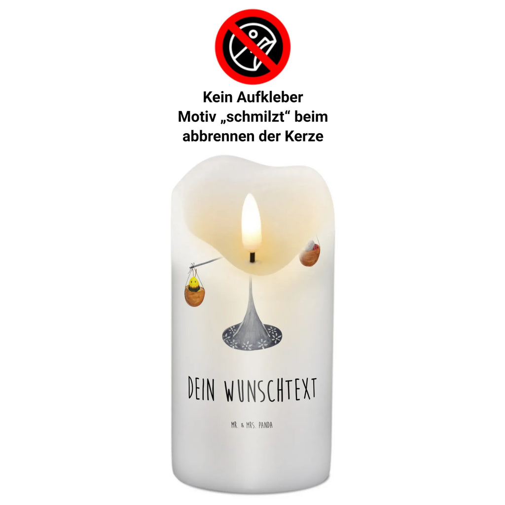 Personalisierte Kerze Sternzeichen Waage Taufekerze Mit Namensgravur, Outdoor-Kerze Mit Namensgravur, Osterkerze Mit Namen, Kerze Mit Spruch Und Namen, Tafelkerze Mit Wunschname, Kerze Mit Prägung Und Wunschname, Trauerkerze Mit Namen, Gartenkerze Mit Namen, Grabkerze Mit Namensgravur, Duftkerze Mit Namen, Personalisierte Kerze, Fair-Trade-Kerze Mit Namensgravur, Gedenkkerze Mit Namen, Streukerze Mit Namensdruck, Stearinkerze Mit Gravur, Kommunionkerze Mit Namen, Kerze Für Hochzeit Mit Namensgravur, Blockkerze Mit Namensdruck, Stumpenkerze Mit Namensgravur, Sojawachskerze Mit Namensdruck, Holz-Kerze Mit Namen, Bienenwachskerze Mit Wunschname, Weihnachtskerze Mit Namensgravur, Kerze Mit Namen, Glas-Kerze Mit Wunschname, Kerzen-Set Mit Namensgravur, Stabkerze Mit Gravur, Kerze Für Geburtstag Mit Wunschname, Andachtskerze Mit Namensgravur, Teelicht Mit Namensdruck, Adventskerze Mit Wunschname, Firmungskerze Mit Wunschname, Gastgeschenk Kerze Mit Namen, Handgemachte Kerze Mit Wunschname, Bio-Kerze Mit Wunschname, Tischkerze Mit Namensdruck, Votivkerze Mit Wunschname, LED-Kerze Mit Wunschname, Metall-Kerze Mit Namensgravur, Laternenkerze Mit Namensdruck, Schwimmkerze Mit Namen, Handgegossene Kerze Mit Namen, Sternzeichen, Tierkreiszeichen, Horoskop, Astrologie, Aszendent, Waage, Biene, Hummel, Geschenk September, Marienkäfer, Waage Geschenk, Waage Sternzeichen, Geschenk Oktober, Geburtstag Oktober, Gleichgewicht, Geburtstag September