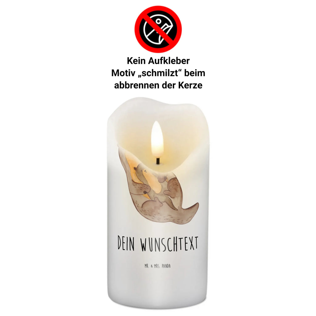 Personalisierte Kerze Otter mit Kind Blockkerze Mit Namensdruck, Holz-Kerze Mit Namen, Glas-Kerze Mit Wunschname, Bienenwachskerze Mit Wunschname, Stabkerze Mit Gravur, Kerzen-Set Mit Namensgravur, Kerze Mit Namen, Kerze Für Hochzeit Mit Namensgravur, Fair-Trade-Kerze Mit Namensgravur, Gedenkkerze Mit Namen, Handgemachte Kerze Mit Wunschname, Teelicht Mit Namensdruck, Votivkerze Mit Wunschname, Metall-Kerze Mit Namensgravur, Sojawachskerze Mit Namensdruck, Taufekerze Mit Namensgravur, Osterkerze Mit Namen, Kerze Mit Prägung Und Wunschname, Trauerkerze Mit Namen, Tafelkerze Mit Wunschname, Firmungskerze Mit Wunschname, Gastgeschenk Kerze Mit Namen, Stearinkerze Mit Gravur, Schwimmkerze Mit Namen, Adventskerze Mit Wunschname, Duftkerze Mit Namen, Gartenkerze Mit Namen, Bio-Kerze Mit Wunschname, Streukerze Mit Namensdruck, Stumpenkerze Mit Namensgravur, Kerze Für Geburtstag Mit Wunschname, Andachtskerze Mit Namensgravur, Outdoor-Kerze Mit Namensgravur, Kerze Mit Spruch Und Namen, Tischkerze Mit Namensdruck, Laternenkerze Mit Namensdruck, Grabkerze Mit Namensgravur, Weihnachtskerze Mit Namensgravur, Handgegossene Kerze Mit Namen, LED-Kerze Mit Wunschname, Personalisierte Kerze, Kommunionkerze Mit Namen, Otter, Fischotter, Seeotter, Otter Seeotter See Otter