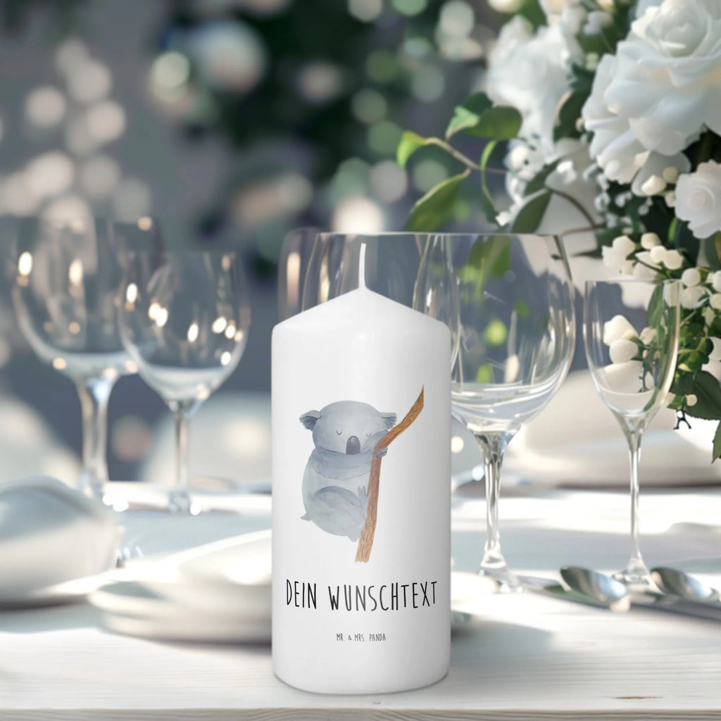 Personalised candle koala Bienenwachskerze Mit Wunschname, Osterkerze Mit Namen, Taufekerze Mit Namensgravur, LED-Kerze Mit Wunschname, Kerze Für Geburtstag Mit Wunschname, Glas-Kerze Mit Wunschname, Kommunionkerze Mit Namen, Gastgeschenk Kerze Mit Namen, Duftkerze Mit Namen, Teelicht Mit Namensdruck, Kerze Mit Spruch Und Namen, Adventskerze Mit Wunschname, Andachtskerze Mit Namensgravur, Weihnachtskerze Mit Namensgravur, Laternenkerze Mit Namensdruck, Blockkerze Mit Namensdruck, Tischkerze Mit Namensdruck, Personalisierte Kerze, Metall-Kerze Mit Namensgravur, Schwimmkerze Mit Namen, Kerzen-Set Mit Namensgravur, Handgemachte Kerze Mit Wunschname, Stabkerze Mit Gravur, Kerze Mit Namen, Firmungskerze Mit Wunschname, Bio-Kerze Mit Wunschname, Gartenkerze Mit Namen, Kerze Für Hochzeit Mit Namensgravur, Tafelkerze Mit Wunschname, Grabkerze Mit Namensgravur, Votivkerze Mit Wunschname, Fair-Trade-Kerze Mit Namensgravur, Holz-Kerze Mit Namen, Kerze Mit Prägung Und Wunschname, Trauerkerze Mit Namen, Handgegossene Kerze Mit Namen, Gedenkkerze Mit Namen, Stumpenkerze Mit Namensgravur, Sojawachskerze Mit Namensdruck, Stearinkerze Mit Gravur, Streukerze Mit Namensdruck, Outdoor-Kerze Mit Namensgravur, Lustige Sprüche, Tiere, Tiermotive, Gute Laune, Schlafzimmer, Koala, Traumland, Traum, Träumen, Bär, schlafen, Koalabär