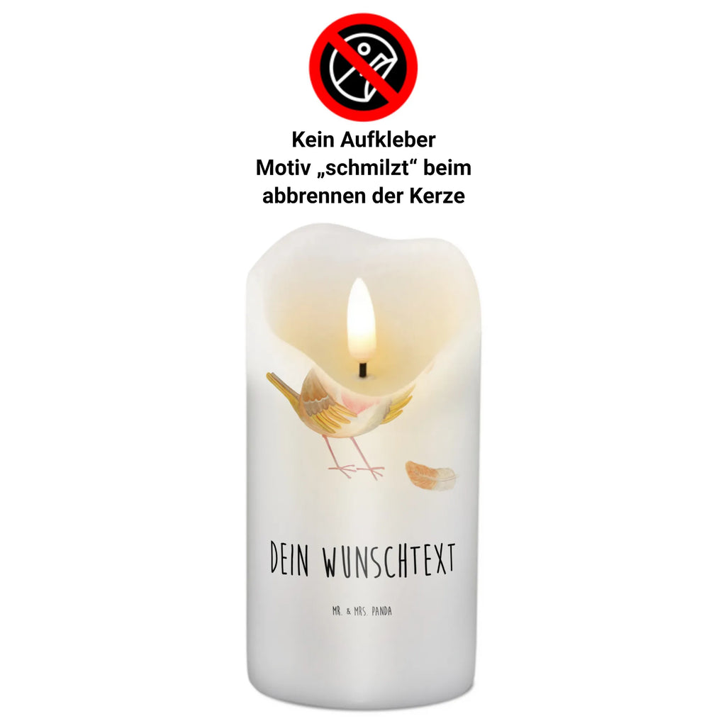 Personalisierte Kerze Rotkehlchen mit Federn Blockkerze Mit Namensdruck, Sojawachskerze Mit Namensdruck, Handgegossene Kerze Mit Namen, Duftkerze Mit Namen, Gartenkerze Mit Namen, Kerze Mit Namen, Stumpenkerze Mit Namensgravur, Weihnachtskerze Mit Namensgravur, Bio-Kerze Mit Wunschname, Votivkerze Mit Wunschname, Fair-Trade-Kerze Mit Namensgravur, Kommunionkerze Mit Namen, Stearinkerze Mit Gravur, Bienenwachskerze Mit Wunschname, Kerze Mit Spruch Und Namen, Tafelkerze Mit Wunschname, Handgemachte Kerze Mit Wunschname, Laternenkerze Mit Namensdruck, Gedenkkerze Mit Namen, Metall-Kerze Mit Namensgravur, Firmungskerze Mit Wunschname, Personalisierte Kerze, Taufekerze Mit Namensgravur, Kerze Für Hochzeit Mit Namensgravur, Holz-Kerze Mit Namen, Adventskerze Mit Wunschname, Streukerze Mit Namensdruck, Stabkerze Mit Gravur, Kerzen-Set Mit Namensgravur, Glas-Kerze Mit Wunschname, Osterkerze Mit Namen, Grabkerze Mit Namensgravur, LED-Kerze Mit Wunschname, Teelicht Mit Namensdruck, Gastgeschenk Kerze Mit Namen, Andachtskerze Mit Namensgravur, Outdoor-Kerze Mit Namensgravur, Kerze Für Geburtstag Mit Wunschname, Schwimmkerze Mit Namen, Tischkerze Mit Namensdruck, Trauerkerze Mit Namen, Kerze Mit Prägung Und Wunschname, Tiermotive, Gute Laune, lustige Sprüche, Tiere, Spruch Motivation, What if i fall, Vogel, Spruch Mut, fliegen, Motivationsbilder, Rotkehlchen, Motivation Sprüche