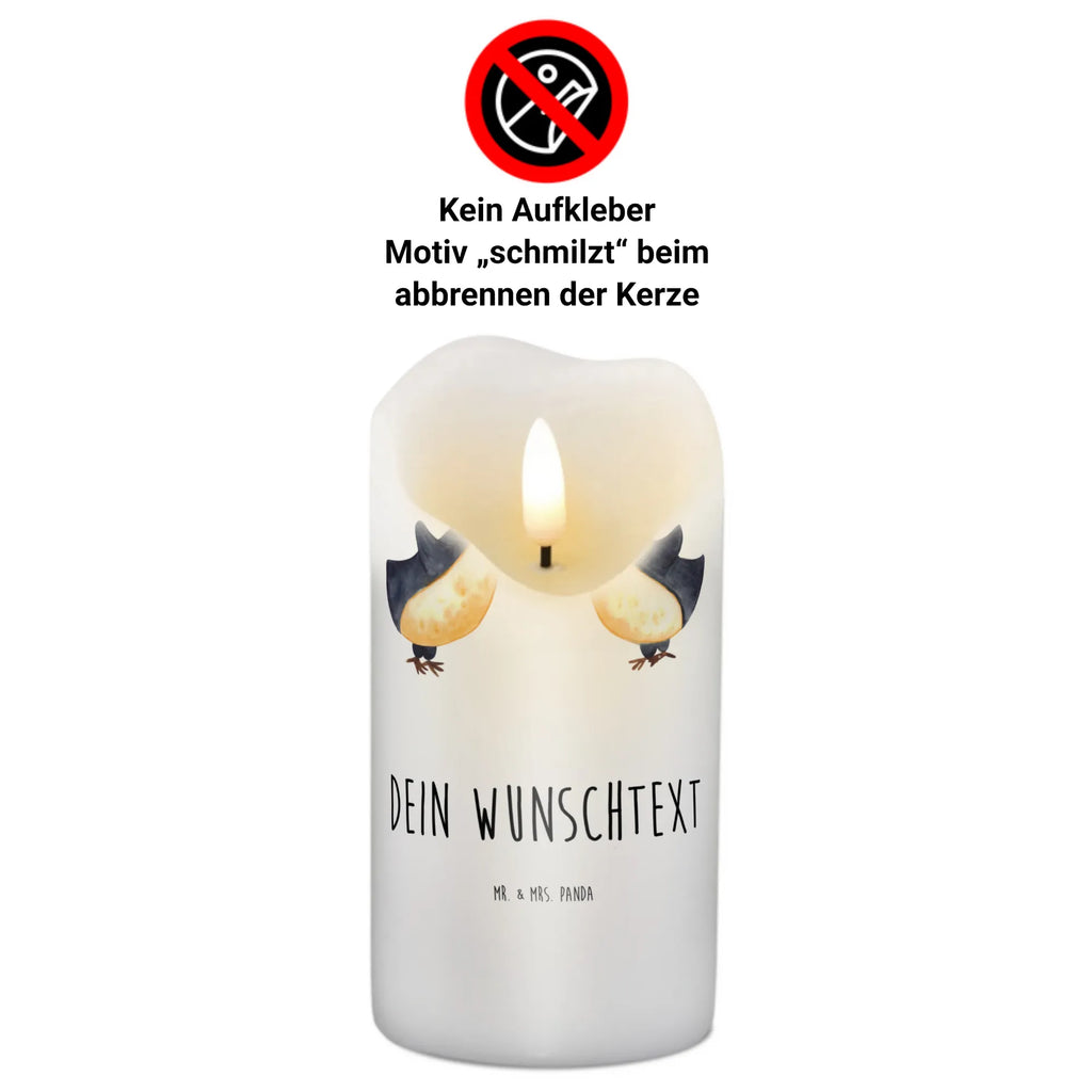 Personalisierte Kerze Pinguine Kuss Tafelkerze Mit Wunschname, Stearinkerze Mit Gravur, Kerze Mit Prägung Und Wunschname, Gartenkerze Mit Namen, Kerze Mit Namen, Schwimmkerze Mit Namen, Trauerkerze Mit Namen, Taufekerze Mit Namensgravur, Kerze Mit Spruch Und Namen, LED-Kerze Mit Wunschname, Teelicht Mit Namensdruck, Bienenwachskerze Mit Wunschname, Gedenkkerze Mit Namen, Stabkerze Mit Gravur, Kerze Für Hochzeit Mit Namensgravur, Kommunionkerze Mit Namen, Glas-Kerze Mit Wunschname, Tischkerze Mit Namensdruck, Blockkerze Mit Namensdruck, Kerzen-Set Mit Namensgravur, Sojawachskerze Mit Namensdruck, Stumpenkerze Mit Namensgravur, Adventskerze Mit Wunschname, Handgegossene Kerze Mit Namen, Outdoor-Kerze Mit Namensgravur, Fair-Trade-Kerze Mit Namensgravur, Duftkerze Mit Namen, Andachtskerze Mit Namensgravur, Holz-Kerze Mit Namen, Weihnachtskerze Mit Namensgravur, Gastgeschenk Kerze Mit Namen, Personalisierte Kerze, Kerze Für Geburtstag Mit Wunschname, Firmungskerze Mit Wunschname, Metall-Kerze Mit Namensgravur, Votivkerze Mit Wunschname, Laternenkerze Mit Namensdruck, Osterkerze Mit Namen, Handgemachte Kerze Mit Wunschname, Streukerze Mit Namensdruck, Grabkerze Mit Namensgravur, Bio-Kerze Mit Wunschname, Freundin, Freund, Liebe, Liebesgeschenk, Jahrestag, Verlobung, Partner, Ehemann, Ehefrau, Heiraten, Heiratsantrag, Hocheitstag, für Ehemann, Liebesbeweis, Geschenk für Freundin, Geschenk für Partner, Valentinstag, Hochzeitstag, Mitbringsel, für Männer, Geschenk für Frauen