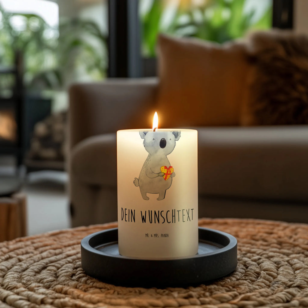 Personalised candle Koala bear Gift Personalisierte Kerze, Osterkerze Mit Namen, Metall-Kerze Mit Namensgravur, Outdoor-Kerze Mit Namensgravur, Andachtskerze Mit Namensgravur, Adventskerze Mit Wunschname, Kerze Mit Spruch Und Namen, Streukerze Mit Namensdruck, Weihnachtskerze Mit Namensgravur, Gedenkkerze Mit Namen, LED-Kerze Mit Wunschname, Glas-Kerze Mit Wunschname, Laternenkerze Mit Namensdruck, Blockkerze Mit Namensdruck, Votivkerze Mit Wunschname, Firmungskerze Mit Wunschname, Kerze Für Hochzeit Mit Namensgravur, Trauerkerze Mit Namen, Gartenkerze Mit Namen, Stumpenkerze Mit Namensgravur, Bio-Kerze Mit Wunschname, Schwimmkerze Mit Namen, Holz-Kerze Mit Namen, Tafelkerze Mit Wunschname, Duftkerze Mit Namen, Fair-Trade-Kerze Mit Namensgravur, Grabkerze Mit Namensgravur, Kommunionkerze Mit Namen, Tischkerze Mit Namensdruck, Gastgeschenk Kerze Mit Namen, Bienenwachskerze Mit Wunschname, Kerzen-Set Mit Namensgravur, Stabkerze Mit Gravur, Taufekerze Mit Namensgravur, Stearinkerze Mit Gravur, Sojawachskerze Mit Namensdruck, Kerze Für Geburtstag Mit Wunschname, Handgegossene Kerze Mit Namen, Kerze Mit Prägung Und Wunschname, Kerze Mit Namen, Handgemachte Kerze Mit Wunschname, Teelicht Mit Namensdruck, Koala, Koalabär, Geschenk, Geburtstag, Party