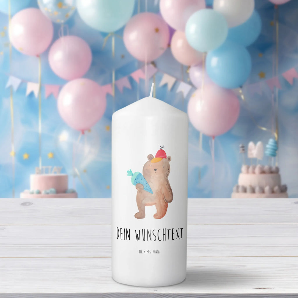 Personalizowana świeca Niedźwiedź Torebka szkolna Adventskerze Mit Wunschname, Trauerkerze Mit Namen, Tischkerze Mit Namensdruck, Kommunionkerze Mit Namen, Laternenkerze Mit Namensdruck, Gartenkerze Mit Namen, Blockkerze Mit Namensdruck, Kerzen-Set Mit Namensgravur, Handgemachte Kerze Mit Wunschname, Votivkerze Mit Wunschname, Andachtskerze Mit Namensgravur, Kerze Mit Prägung Und Wunschname, Kerze Mit Namen, Weihnachtskerze Mit Namensgravur, Kerze Mit Spruch Und Namen, Outdoor-Kerze Mit Namensgravur, Streukerze Mit Namensdruck, Firmungskerze Mit Wunschname, Duftkerze Mit Namen, Personalisierte Kerze, Gedenkkerze Mit Namen, Teelicht Mit Namensdruck, Kerze Für Hochzeit Mit Namensgravur, Metall-Kerze Mit Namensgravur, Stearinkerze Mit Gravur, Kerze Für Geburtstag Mit Wunschname, Glas-Kerze Mit Wunschname, Sojawachskerze Mit Namensdruck, Taufekerze Mit Namensgravur, Bio-Kerze Mit Wunschname, Stabkerze Mit Gravur, Bienenwachskerze Mit Wunschname, Holz-Kerze Mit Namen, Tafelkerze Mit Wunschname, Osterkerze Mit Namen, Gastgeschenk Kerze Mit Namen, LED-Kerze Mit Wunschname, Handgegossene Kerze Mit Namen, Fair-Trade-Kerze Mit Namensgravur, Grabkerze Mit Namensgravur, Schwimmkerze Mit Namen, Stumpenkerze Mit Namensgravur, Teddy, Bär, Teddybär, Bär Motiv, Grundschule, Schulbeginn, Schultüte, Einschulung Geschenk, Schulanfang, Schule Geschenk, Erster Schultag Geschenk