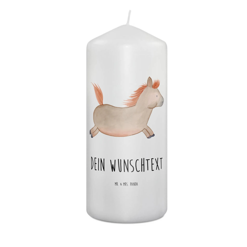 Personalisierte Kerze Pferd springt Stearinkerze Mit Gravur, Firmungskerze Mit Wunschname, Taufekerze Mit Namensgravur, Stumpenkerze Mit Namensgravur, Duftkerze Mit Namen, Grabkerze Mit Namensgravur, Blockkerze Mit Namensdruck, Fair-Trade-Kerze Mit Namensgravur, Weihnachtskerze Mit Namensgravur, Kerze Mit Prägung Und Wunschname, Tafelkerze Mit Wunschname, Osterkerze Mit Namen, Tischkerze Mit Namensdruck, Gedenkkerze Mit Namen, Kerze Für Hochzeit Mit Namensgravur, Outdoor-Kerze Mit Namensgravur, Kerzen-Set Mit Namensgravur, Gastgeschenk Kerze Mit Namen, Andachtskerze Mit Namensgravur, Stabkerze Mit Gravur, Kommunionkerze Mit Namen, Adventskerze Mit Wunschname, Handgegossene Kerze Mit Namen, Teelicht Mit Namensdruck, Handgemachte Kerze Mit Wunschname, Bio-Kerze Mit Wunschname, Bienenwachskerze Mit Wunschname, Votivkerze Mit Wunschname, Kerze Mit Namen, Sojawachskerze Mit Namensdruck, Trauerkerze Mit Namen, LED-Kerze Mit Wunschname, Laternenkerze Mit Namensdruck, Kerze Für Geburtstag Mit Wunschname, Gartenkerze Mit Namen, Holz-Kerze Mit Namen, Kerze Mit Spruch Und Namen, Schwimmkerze Mit Namen, Streukerze Mit Namensdruck, Personalisierte Kerze, Glas-Kerze Mit Wunschname, Metall-Kerze Mit Namensgravur, Bauernhof, Hoftiere, Landwirt, Landwirtin, Pferdebesitzer, Pony, Stall, Ausreiten, Reiten, Pferdestall, Pferde, Pferd