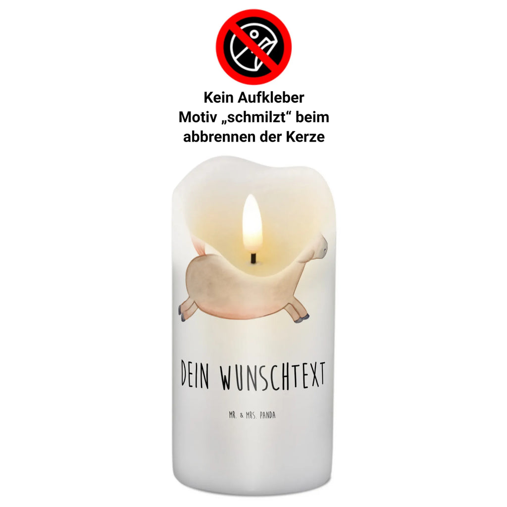 Personalisierte Kerze Pferd springt Stearinkerze Mit Gravur, Firmungskerze Mit Wunschname, Taufekerze Mit Namensgravur, Stumpenkerze Mit Namensgravur, Duftkerze Mit Namen, Grabkerze Mit Namensgravur, Blockkerze Mit Namensdruck, Fair-Trade-Kerze Mit Namensgravur, Weihnachtskerze Mit Namensgravur, Kerze Mit Prägung Und Wunschname, Tafelkerze Mit Wunschname, Osterkerze Mit Namen, Tischkerze Mit Namensdruck, Gedenkkerze Mit Namen, Kerze Für Hochzeit Mit Namensgravur, Outdoor-Kerze Mit Namensgravur, Kerzen-Set Mit Namensgravur, Gastgeschenk Kerze Mit Namen, Andachtskerze Mit Namensgravur, Stabkerze Mit Gravur, Kommunionkerze Mit Namen, Adventskerze Mit Wunschname, Handgegossene Kerze Mit Namen, Teelicht Mit Namensdruck, Handgemachte Kerze Mit Wunschname, Bio-Kerze Mit Wunschname, Bienenwachskerze Mit Wunschname, Votivkerze Mit Wunschname, Kerze Mit Namen, Sojawachskerze Mit Namensdruck, Trauerkerze Mit Namen, LED-Kerze Mit Wunschname, Laternenkerze Mit Namensdruck, Kerze Für Geburtstag Mit Wunschname, Gartenkerze Mit Namen, Holz-Kerze Mit Namen, Kerze Mit Spruch Und Namen, Schwimmkerze Mit Namen, Streukerze Mit Namensdruck, Personalisierte Kerze, Glas-Kerze Mit Wunschname, Metall-Kerze Mit Namensgravur, Bauernhof, Hoftiere, Landwirt, Landwirtin, Pferdebesitzer, Pony, Stall, Ausreiten, Reiten, Pferdestall, Pferde, Pferd