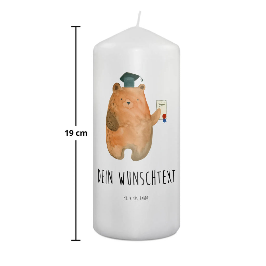 Personalizowana świeca Niedźwiedź Egzamin Votivkerze Mit Wunschname, Duftkerze Mit Namen, Adventskerze Mit Wunschname, Kerze Für Geburtstag Mit Wunschname, Kerze Mit Prägung Und Wunschname, Osterkerze Mit Namen, Taufekerze Mit Namensgravur, Tafelkerze Mit Wunschname, Outdoor-Kerze Mit Namensgravur, Blockkerze Mit Namensdruck, Glas-Kerze Mit Wunschname, Gedenkkerze Mit Namen, Kerze Mit Spruch Und Namen, Firmungskerze Mit Wunschname, Tischkerze Mit Namensdruck, Bio-Kerze Mit Wunschname, Stabkerze Mit Gravur, Handgemachte Kerze Mit Wunschname, Trauerkerze Mit Namen, Personalisierte Kerze, Sojawachskerze Mit Namensdruck, Handgegossene Kerze Mit Namen, Stumpenkerze Mit Namensgravur, Streukerze Mit Namensdruck, Kerze Für Hochzeit Mit Namensgravur, Laternenkerze Mit Namensdruck, Fair-Trade-Kerze Mit Namensgravur, Gartenkerze Mit Namen, Gastgeschenk Kerze Mit Namen, Holz-Kerze Mit Namen, Bienenwachskerze Mit Wunschname, Kerzen-Set Mit Namensgravur, Schwimmkerze Mit Namen, Metall-Kerze Mit Namensgravur, Weihnachtskerze Mit Namensgravur, Andachtskerze Mit Namensgravur, Grabkerze Mit Namensgravur, Teelicht Mit Namensdruck, LED-Kerze Mit Wunschname, Kerze Mit Namen, Stearinkerze Mit Gravur, Kommunionkerze Mit Namen, Teddy, Bär, Teddybär, Abschluss, Abitur, Prüfung Bestanden, Abschlusszeugnis, Prüfungen, Zeugnis