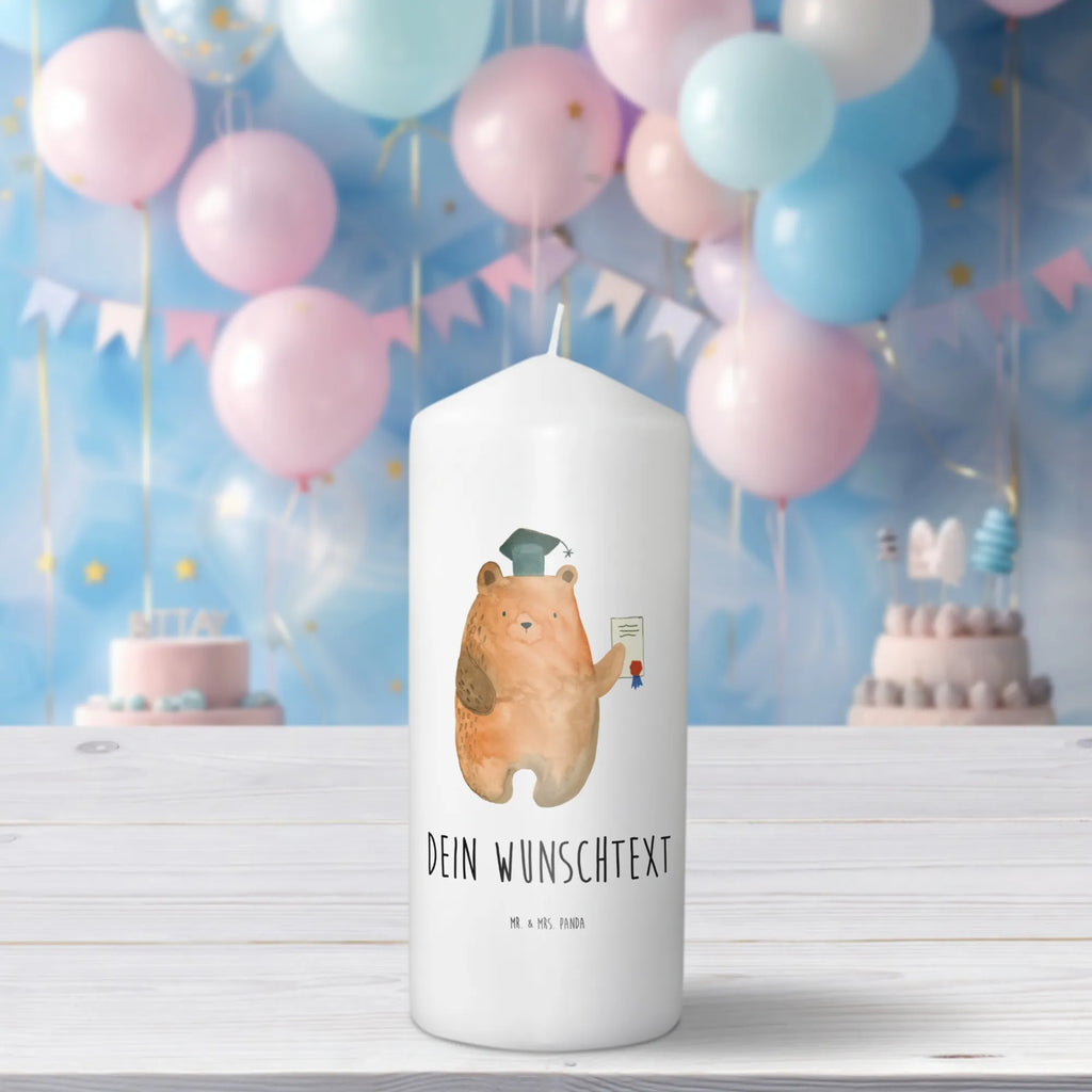 Personalizowana świeca Niedźwiedź Egzamin Votivkerze Mit Wunschname, Duftkerze Mit Namen, Adventskerze Mit Wunschname, Kerze Für Geburtstag Mit Wunschname, Kerze Mit Prägung Und Wunschname, Osterkerze Mit Namen, Taufekerze Mit Namensgravur, Tafelkerze Mit Wunschname, Outdoor-Kerze Mit Namensgravur, Blockkerze Mit Namensdruck, Glas-Kerze Mit Wunschname, Gedenkkerze Mit Namen, Kerze Mit Spruch Und Namen, Firmungskerze Mit Wunschname, Tischkerze Mit Namensdruck, Bio-Kerze Mit Wunschname, Stabkerze Mit Gravur, Handgemachte Kerze Mit Wunschname, Trauerkerze Mit Namen, Personalisierte Kerze, Sojawachskerze Mit Namensdruck, Handgegossene Kerze Mit Namen, Stumpenkerze Mit Namensgravur, Streukerze Mit Namensdruck, Kerze Für Hochzeit Mit Namensgravur, Laternenkerze Mit Namensdruck, Fair-Trade-Kerze Mit Namensgravur, Gartenkerze Mit Namen, Gastgeschenk Kerze Mit Namen, Holz-Kerze Mit Namen, Bienenwachskerze Mit Wunschname, Kerzen-Set Mit Namensgravur, Schwimmkerze Mit Namen, Metall-Kerze Mit Namensgravur, Weihnachtskerze Mit Namensgravur, Andachtskerze Mit Namensgravur, Grabkerze Mit Namensgravur, Teelicht Mit Namensdruck, LED-Kerze Mit Wunschname, Kerze Mit Namen, Stearinkerze Mit Gravur, Kommunionkerze Mit Namen, Teddy, Bär, Teddybär, Abschluss, Abitur, Prüfung Bestanden, Abschlusszeugnis, Prüfungen, Zeugnis