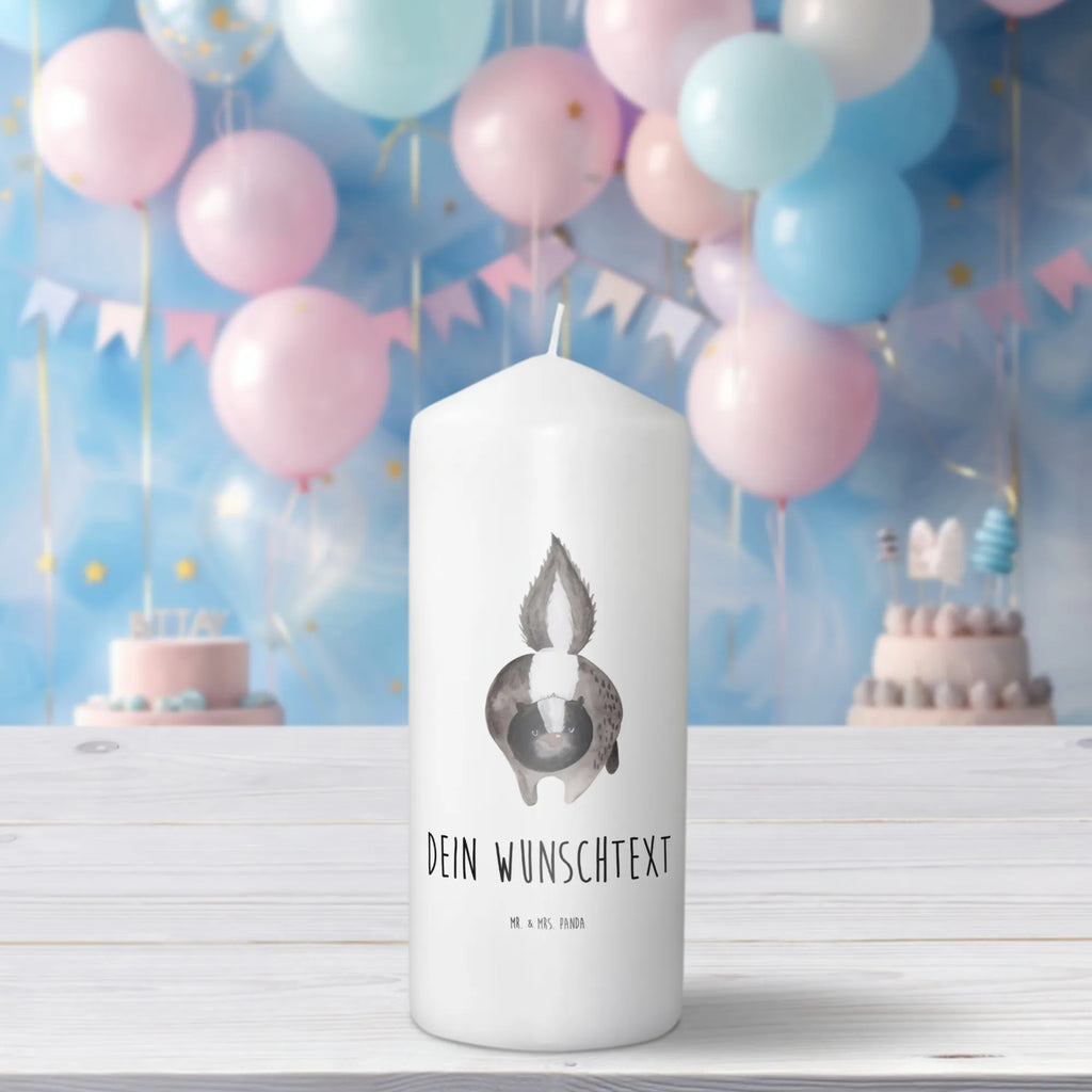 Personalisierte Kerze Stinktier Angriff Gastgeschenk Kerze Mit Namen, Gedenkkerze Mit Namen, Laternenkerze Mit Namensdruck, Gartenkerze Mit Namen, Fair-Trade-Kerze Mit Namensgravur, Glas-Kerze Mit Wunschname, Votivkerze Mit Wunschname, Taufekerze Mit Namensgravur, Kerzen-Set Mit Namensgravur, Trauerkerze Mit Namen, Personalisierte Kerze, Stumpenkerze Mit Namensgravur, Kerze Für Hochzeit Mit Namensgravur, Grabkerze Mit Namensgravur, Blockkerze Mit Namensdruck, Kerze Mit Namen, Bio-Kerze Mit Wunschname, Weihnachtskerze Mit Namensgravur, Duftkerze Mit Namen, Stabkerze Mit Gravur, Holz-Kerze Mit Namen, Kerze Mit Spruch Und Namen, Kerze Mit Prägung Und Wunschname, Tafelkerze Mit Wunschname, Sojawachskerze Mit Namensdruck, Schwimmkerze Mit Namen, Andachtskerze Mit Namensgravur, Metall-Kerze Mit Namensgravur, LED-Kerze Mit Wunschname, Handgegossene Kerze Mit Namen, Kommunionkerze Mit Namen, Adventskerze Mit Wunschname, Handgemachte Kerze Mit Wunschname, Stearinkerze Mit Gravur, Outdoor-Kerze Mit Namensgravur, Streukerze Mit Namensdruck, Firmungskerze Mit Wunschname, Kerze Für Geburtstag Mit Wunschname, Osterkerze Mit Namen, Teelicht Mit Namensdruck, Bienenwachskerze Mit Wunschname, Tischkerze Mit Namensdruck, Stinktier, Skunk, Stinker, Drohung, Raubtier, Stinki, Wildtier, wütend