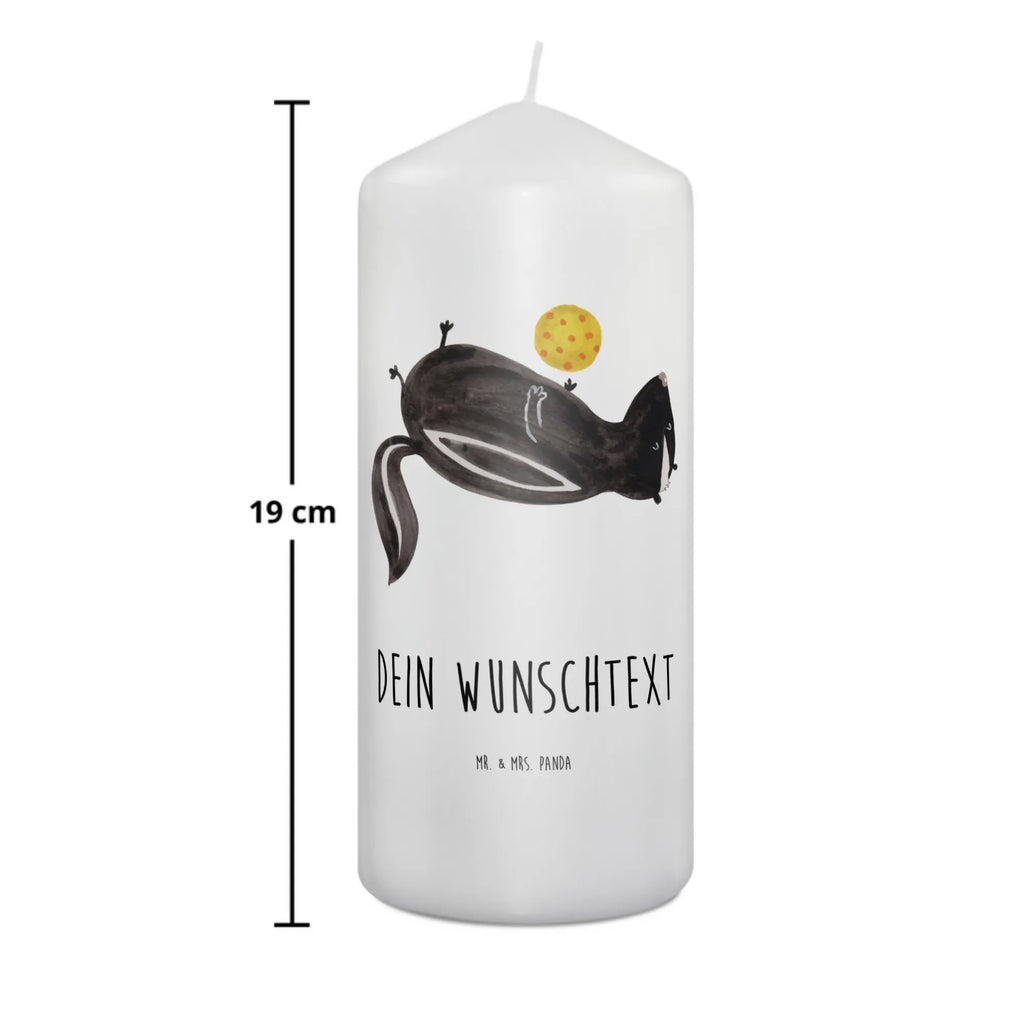 Personalised candle skunk ball Bienenwachskerze Mit Wunschname, Kerze Mit Spruch Und Namen, Bio-Kerze Mit Wunschname, Kommunionkerze Mit Namen, Kerze Für Hochzeit Mit Namensgravur, Taufekerze Mit Namensgravur, Duftkerze Mit Namen, Personalisierte Kerze, Trauerkerze Mit Namen, Kerzen-Set Mit Namensgravur, Firmungskerze Mit Wunschname, Grabkerze Mit Namensgravur, Gastgeschenk Kerze Mit Namen, Blockkerze Mit Namensdruck, Andachtskerze Mit Namensgravur, Kerze Mit Namen, Streukerze Mit Namensdruck, Laternenkerze Mit Namensdruck, Votivkerze Mit Wunschname, Glas-Kerze Mit Wunschname, Stearinkerze Mit Gravur, Stumpenkerze Mit Namensgravur, Holz-Kerze Mit Namen, Gartenkerze Mit Namen, Kerze Für Geburtstag Mit Wunschname, Osterkerze Mit Namen, Fair-Trade-Kerze Mit Namensgravur, Tafelkerze Mit Wunschname, Handgemachte Kerze Mit Wunschname, Adventskerze Mit Wunschname, Schwimmkerze Mit Namen, Stabkerze Mit Gravur, Outdoor-Kerze Mit Namensgravur, Metall-Kerze Mit Namensgravur, Weihnachtskerze Mit Namensgravur, Sojawachskerze Mit Namensdruck, Gedenkkerze Mit Namen, Teelicht Mit Namensdruck, Handgegossene Kerze Mit Namen, LED-Kerze Mit Wunschname, Tischkerze Mit Namensdruck, Kerze Mit Prägung Und Wunschname, Stinktier, Skunk, Stinker, Weisheit, Stinki, Raubtier, Verspielt, Wildtier