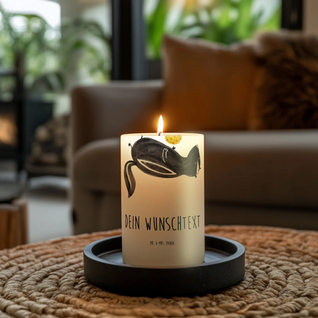 Personalised candle skunk ball Bienenwachskerze Mit Wunschname, Kerze Mit Spruch Und Namen, Bio-Kerze Mit Wunschname, Kommunionkerze Mit Namen, Kerze Für Hochzeit Mit Namensgravur, Taufekerze Mit Namensgravur, Duftkerze Mit Namen, Personalisierte Kerze, Trauerkerze Mit Namen, Kerzen-Set Mit Namensgravur, Firmungskerze Mit Wunschname, Grabkerze Mit Namensgravur, Gastgeschenk Kerze Mit Namen, Blockkerze Mit Namensdruck, Andachtskerze Mit Namensgravur, Kerze Mit Namen, Streukerze Mit Namensdruck, Laternenkerze Mit Namensdruck, Votivkerze Mit Wunschname, Glas-Kerze Mit Wunschname, Stearinkerze Mit Gravur, Stumpenkerze Mit Namensgravur, Holz-Kerze Mit Namen, Gartenkerze Mit Namen, Kerze Für Geburtstag Mit Wunschname, Osterkerze Mit Namen, Fair-Trade-Kerze Mit Namensgravur, Tafelkerze Mit Wunschname, Handgemachte Kerze Mit Wunschname, Adventskerze Mit Wunschname, Schwimmkerze Mit Namen, Stabkerze Mit Gravur, Outdoor-Kerze Mit Namensgravur, Metall-Kerze Mit Namensgravur, Weihnachtskerze Mit Namensgravur, Sojawachskerze Mit Namensdruck, Gedenkkerze Mit Namen, Teelicht Mit Namensdruck, Handgegossene Kerze Mit Namen, LED-Kerze Mit Wunschname, Tischkerze Mit Namensdruck, Kerze Mit Prägung Und Wunschname, Stinktier, Skunk, Stinker, Weisheit, Stinki, Raubtier, Verspielt, Wildtier