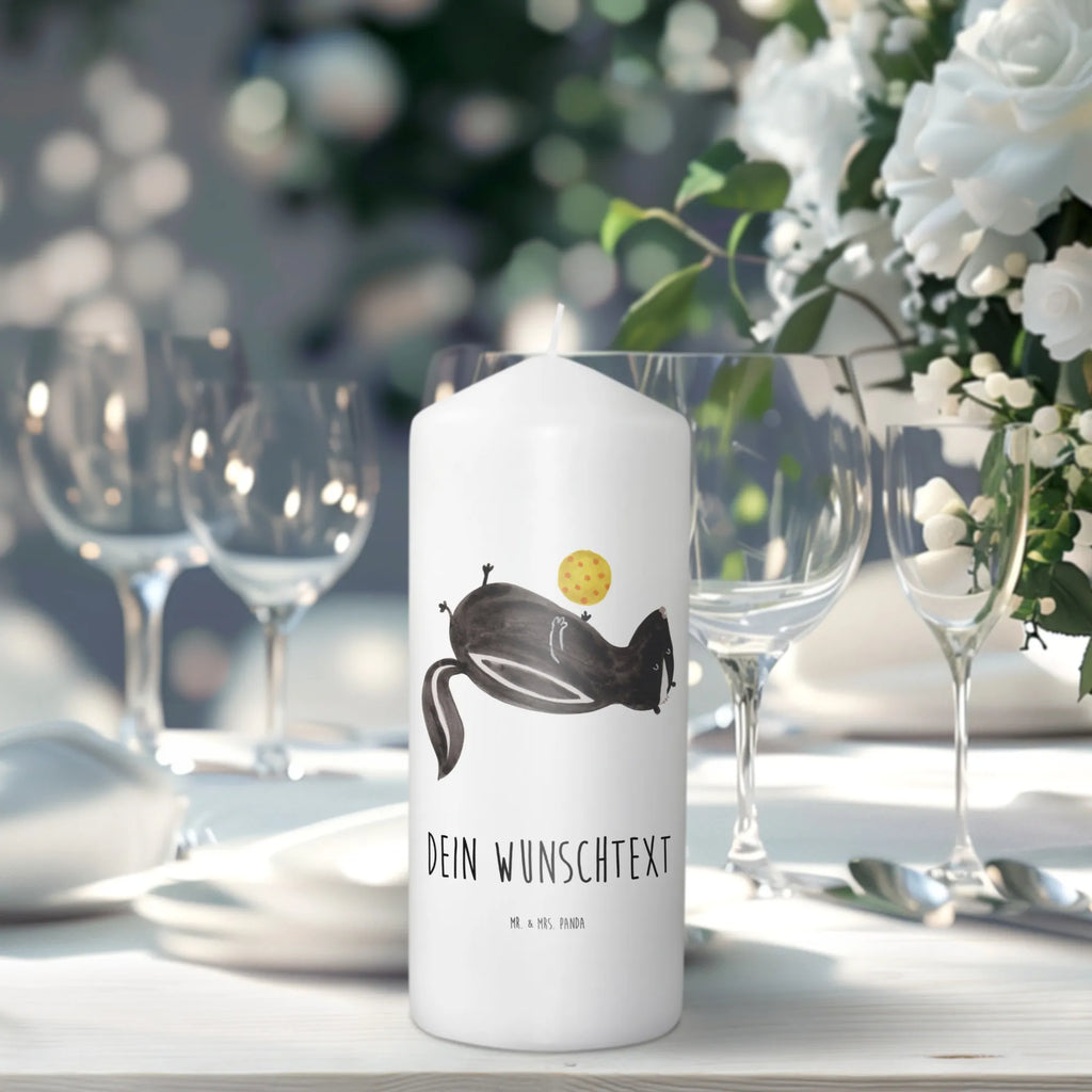 Personalised candle skunk ball Bienenwachskerze Mit Wunschname, Kerze Mit Spruch Und Namen, Bio-Kerze Mit Wunschname, Kommunionkerze Mit Namen, Kerze Für Hochzeit Mit Namensgravur, Taufekerze Mit Namensgravur, Duftkerze Mit Namen, Personalisierte Kerze, Trauerkerze Mit Namen, Kerzen-Set Mit Namensgravur, Firmungskerze Mit Wunschname, Grabkerze Mit Namensgravur, Gastgeschenk Kerze Mit Namen, Blockkerze Mit Namensdruck, Andachtskerze Mit Namensgravur, Kerze Mit Namen, Streukerze Mit Namensdruck, Laternenkerze Mit Namensdruck, Votivkerze Mit Wunschname, Glas-Kerze Mit Wunschname, Stearinkerze Mit Gravur, Stumpenkerze Mit Namensgravur, Holz-Kerze Mit Namen, Gartenkerze Mit Namen, Kerze Für Geburtstag Mit Wunschname, Osterkerze Mit Namen, Fair-Trade-Kerze Mit Namensgravur, Tafelkerze Mit Wunschname, Handgemachte Kerze Mit Wunschname, Adventskerze Mit Wunschname, Schwimmkerze Mit Namen, Stabkerze Mit Gravur, Outdoor-Kerze Mit Namensgravur, Metall-Kerze Mit Namensgravur, Weihnachtskerze Mit Namensgravur, Sojawachskerze Mit Namensdruck, Gedenkkerze Mit Namen, Teelicht Mit Namensdruck, Handgegossene Kerze Mit Namen, LED-Kerze Mit Wunschname, Tischkerze Mit Namensdruck, Kerze Mit Prägung Und Wunschname, Stinktier, Skunk, Stinker, Weisheit, Stinki, Raubtier, Verspielt, Wildtier