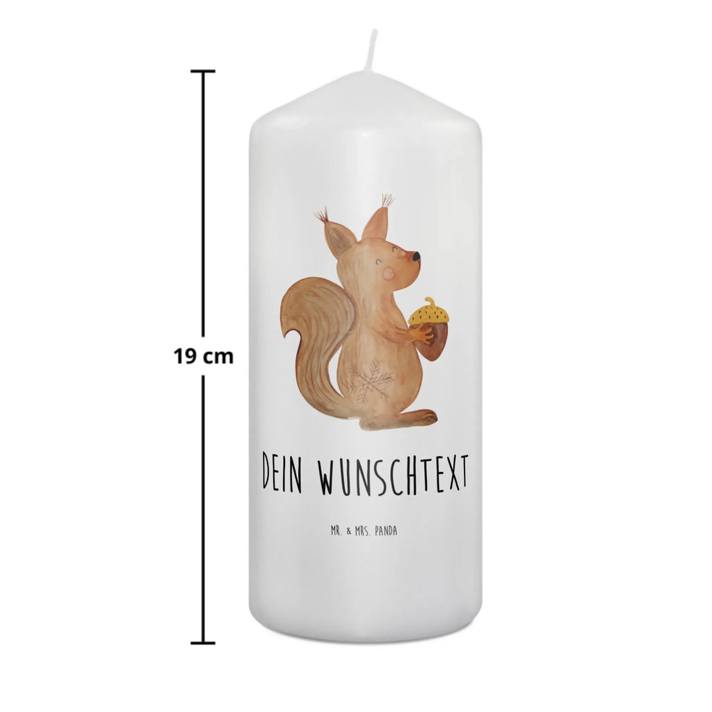 Personalisierte Kerze Eichhörnchen Weihnachten Adventskerze Mit Wunschname, Handgemachte Kerze Mit Wunschname, Kerze Für Hochzeit Mit Namensgravur, Kerzen-Set Mit Namensgravur, Bio-Kerze Mit Wunschname, Votivkerze Mit Wunschname, Fair-Trade-Kerze Mit Namensgravur, Taufekerze Mit Namensgravur, Metall-Kerze Mit Namensgravur, Blockkerze Mit Namensdruck, Kerze Mit Spruch Und Namen, Kerze Für Geburtstag Mit Wunschname, Personalisierte Kerze, Stearinkerze Mit Gravur, Grabkerze Mit Namensgravur, Glas-Kerze Mit Wunschname, Streukerze Mit Namensdruck, Tafelkerze Mit Wunschname, Bienenwachskerze Mit Wunschname, Gastgeschenk Kerze Mit Namen, Stumpenkerze Mit Namensgravur, Weihnachtskerze Mit Namensgravur, Schwimmkerze Mit Namen, Sojawachskerze Mit Namensdruck, Holz-Kerze Mit Namen, Laternenkerze Mit Namensdruck, Stabkerze Mit Gravur, Trauerkerze Mit Namen, Outdoor-Kerze Mit Namensgravur, Kerze Mit Namen, LED-Kerze Mit Wunschname, Gedenkkerze Mit Namen, Andachtskerze Mit Namensgravur, Gartenkerze Mit Namen, Kommunionkerze Mit Namen, Duftkerze Mit Namen, Osterkerze Mit Namen, Handgegossene Kerze Mit Namen, Kerze Mit Prägung Und Wunschname, Teelicht Mit Namensdruck, Tischkerze Mit Namensdruck, Firmungskerze Mit Wunschname, Winter, Weihnachten, Weihnachtsdeko, Nikolaus, Advent, Heiligabend, Wintermotiv, Weihnachtsgruß, Neujahr, Weihnachtsmotiv, Guten Rutsch, Frohe Weihnachten, Frohes neues Jahr, Vogel