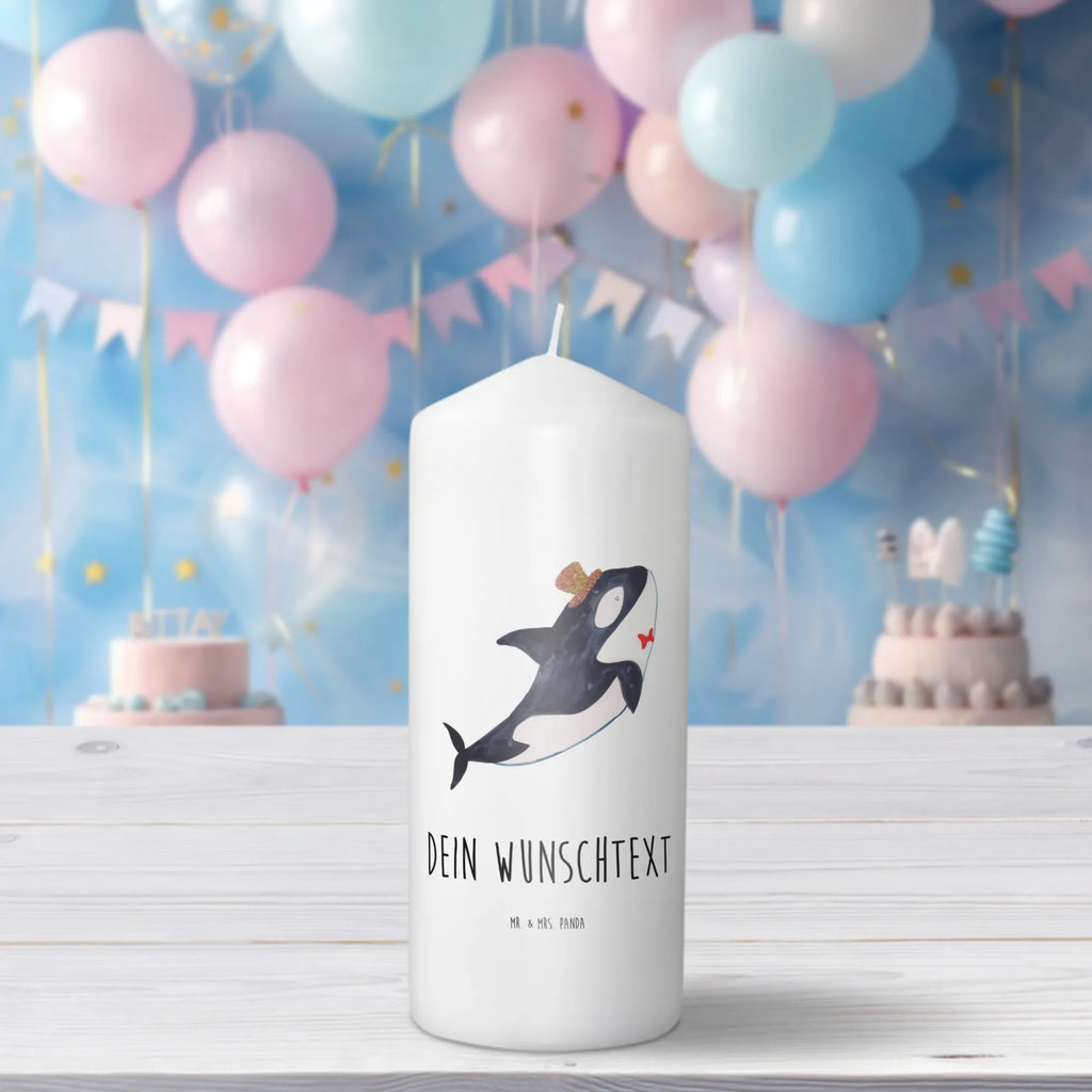 Personalisierte Kerze Orca Zylinder Streukerze Mit Namensdruck, Kerzen-Set Mit Namensgravur, Handgegossene Kerze Mit Namen, Adventskerze Mit Wunschname, Kerze Mit Namen, Holz-Kerze Mit Namen, Gartenkerze Mit Namen, Osterkerze Mit Namen, Trauerkerze Mit Namen, Votivkerze Mit Wunschname, Gastgeschenk Kerze Mit Namen, Taufekerze Mit Namensgravur, Kerze Für Hochzeit Mit Namensgravur, Schwimmkerze Mit Namen, Andachtskerze Mit Namensgravur, Glas-Kerze Mit Wunschname, Kerze Für Geburtstag Mit Wunschname, Fair-Trade-Kerze Mit Namensgravur, Stumpenkerze Mit Namensgravur, LED-Kerze Mit Wunschname, Outdoor-Kerze Mit Namensgravur, Bienenwachskerze Mit Wunschname, Kommunionkerze Mit Namen, Stabkerze Mit Gravur, Stearinkerze Mit Gravur, Kerze Mit Spruch Und Namen, Teelicht Mit Namensdruck, Sojawachskerze Mit Namensdruck, Kerze Mit Prägung Und Wunschname, Firmungskerze Mit Wunschname, Gedenkkerze Mit Namen, Tischkerze Mit Namensdruck, Grabkerze Mit Namensgravur, Personalisierte Kerze, Blockkerze Mit Namensdruck, Duftkerze Mit Namen, Handgemachte Kerze Mit Wunschname, Tafelkerze Mit Wunschname, Metall-Kerze Mit Namensgravur, Bio-Kerze Mit Wunschname, Weihnachtskerze Mit Namensgravur, Laternenkerze Mit Namensdruck, Meerestiere, Meer, Urlaub, Fest, Konfetti, Orca, Feier, Glitter, Glückwunsch, Geburtstag, Fete, Glitzer, Narwal