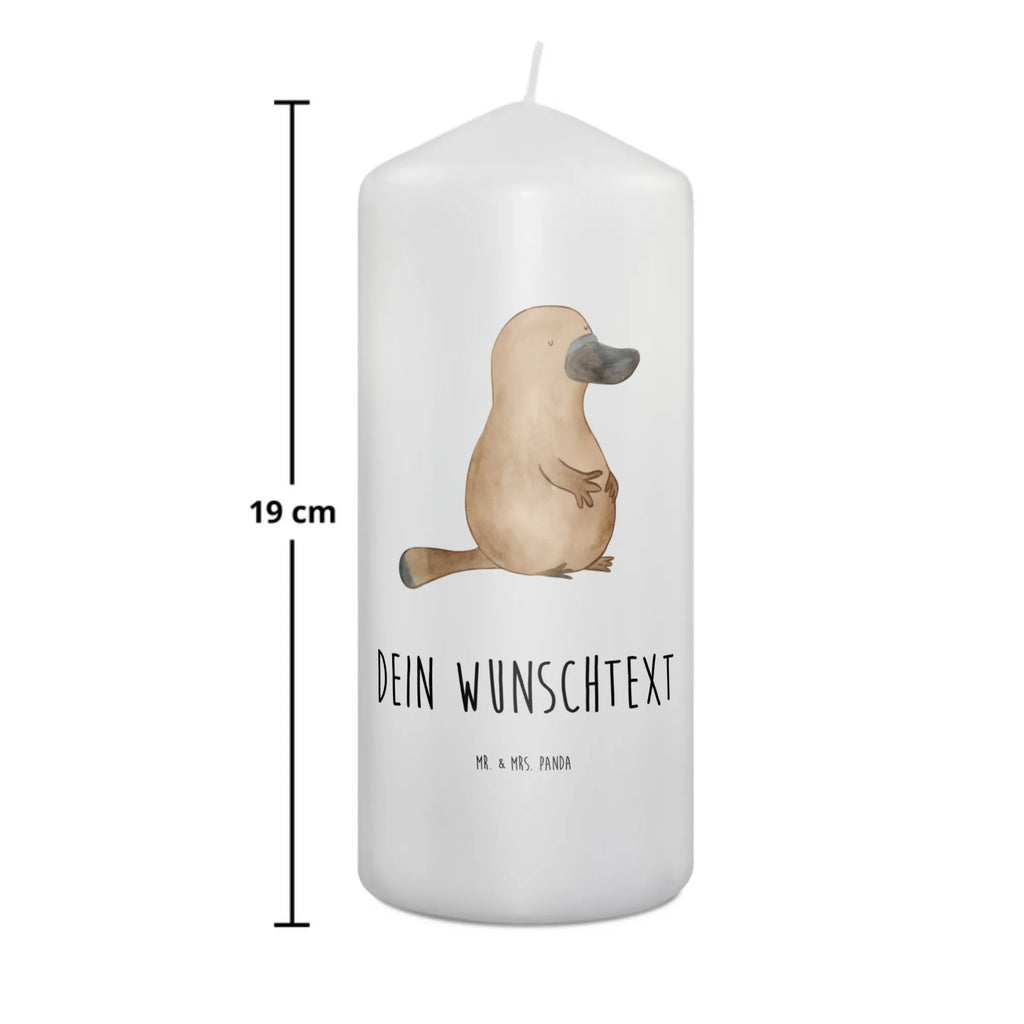 Personalised candle platypus courage Schwimmkerze Mit Namen, Laternenkerze Mit Namensdruck, Andachtskerze Mit Namensgravur, Grabkerze Mit Namensgravur, Adventskerze Mit Wunschname, Gedenkkerze Mit Namen, Duftkerze Mit Namen, Weihnachtskerze Mit Namensgravur, Teelicht Mit Namensdruck, Kerze Mit Namen, Gartenkerze Mit Namen, Trauerkerze Mit Namen, Tischkerze Mit Namensdruck, Firmungskerze Mit Wunschname, Kerze Für Hochzeit Mit Namensgravur, Taufekerze Mit Namensgravur, Bio-Kerze Mit Wunschname, Tafelkerze Mit Wunschname, Kommunionkerze Mit Namen, Kerzen-Set Mit Namensgravur, Osterkerze Mit Namen, Blockkerze Mit Namensdruck, Stearinkerze Mit Gravur, Kerze Mit Spruch Und Namen, Handgegossene Kerze Mit Namen, Kerze Mit Prägung Und Wunschname, Glas-Kerze Mit Wunschname, Handgemachte Kerze Mit Wunschname, Sojawachskerze Mit Namensdruck, Streukerze Mit Namensdruck, Metall-Kerze Mit Namensgravur, Kerze Für Geburtstag Mit Wunschname, Fair-Trade-Kerze Mit Namensgravur, Stumpenkerze Mit Namensgravur, Votivkerze Mit Wunschname, Personalisierte Kerze, Outdoor-Kerze Mit Namensgravur, Gastgeschenk Kerze Mit Namen, Bienenwachskerze Mit Wunschname, LED-Kerze Mit Wunschname, Stabkerze Mit Gravur, Holz-Kerze Mit Namen, Meer, Urlaub, Meerestiere, Training, Neuanfang, Schnabeltier, mutig, Motivation, Neustart, Lebensweisheit, Raodtrip, Weltreise, Schnabeltiere, Büro, Arbeit, Mut