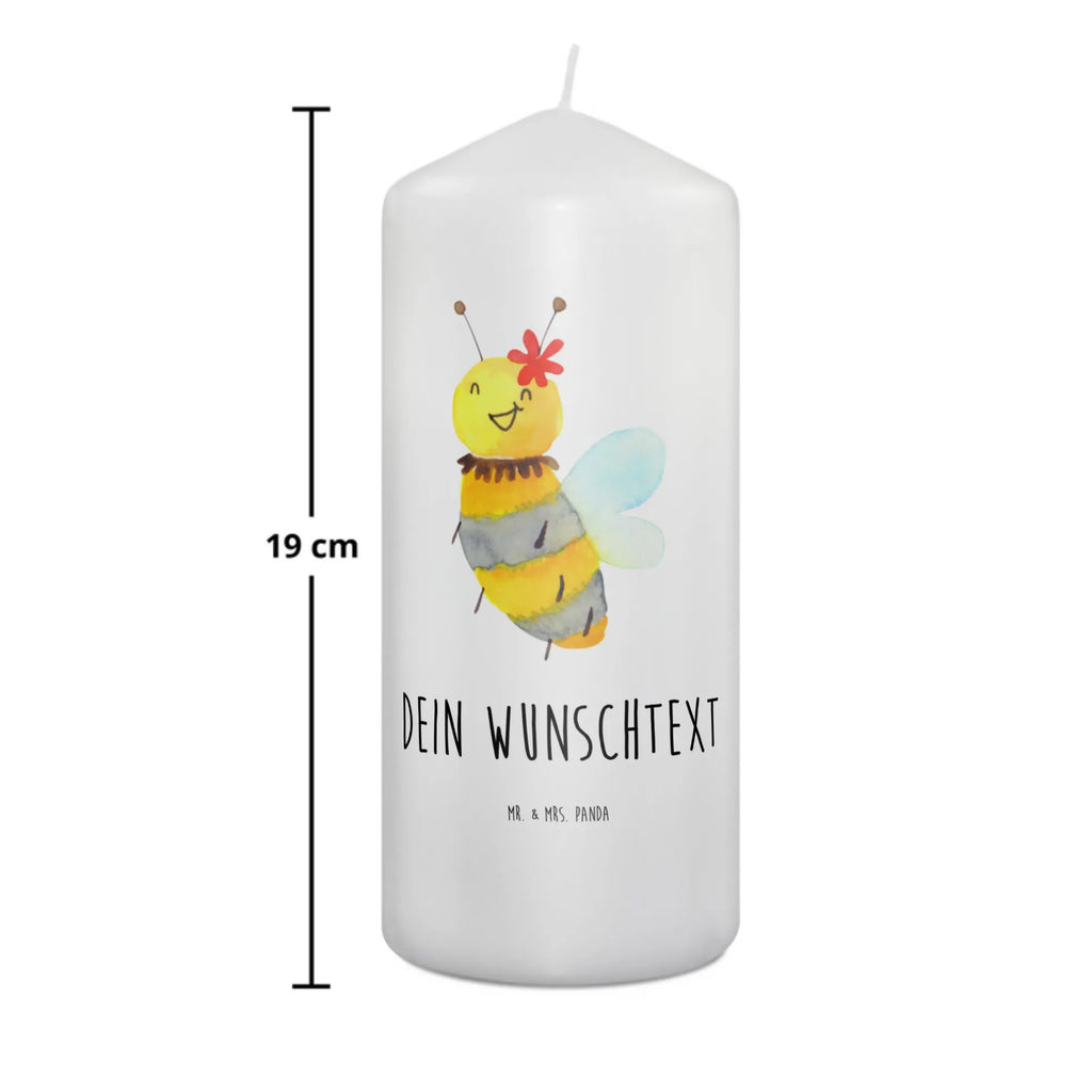 Personalizowana świeca pszczoła kwiat Stabkerze Mit Gravur, Holz-Kerze Mit Namen, Handgemachte Kerze Mit Wunschname, Bio-Kerze Mit Wunschname, Duftkerze Mit Namen, Sojawachskerze Mit Namensdruck, Kommunionkerze Mit Namen, Blockkerze Mit Namensdruck, Kerzen-Set Mit Namensgravur, Handgegossene Kerze Mit Namen, Outdoor-Kerze Mit Namensgravur, Tafelkerze Mit Wunschname, Fair-Trade-Kerze Mit Namensgravur, Kerze Mit Namen, Firmungskerze Mit Wunschname, Kerze Mit Spruch Und Namen, Kerze Für Hochzeit Mit Namensgravur, Gartenkerze Mit Namen, Stearinkerze Mit Gravur, Taufekerze Mit Namensgravur, Metall-Kerze Mit Namensgravur, Gastgeschenk Kerze Mit Namen, Kerze Für Geburtstag Mit Wunschname, Teelicht Mit Namensdruck, Stumpenkerze Mit Namensgravur, LED-Kerze Mit Wunschname, Kerze Mit Prägung Und Wunschname, Personalisierte Kerze, Grabkerze Mit Namensgravur, Weihnachtskerze Mit Namensgravur, Gedenkkerze Mit Namen, Tischkerze Mit Namensdruck, Glas-Kerze Mit Wunschname, Trauerkerze Mit Namen, Schwimmkerze Mit Namen, Osterkerze Mit Namen, Votivkerze Mit Wunschname, Bienenwachskerze Mit Wunschname, Andachtskerze Mit Namensgravur, Adventskerze Mit Wunschname, Streukerze Mit Namensdruck, Laternenkerze Mit Namensdruck, Biene, Wespe, Hummel