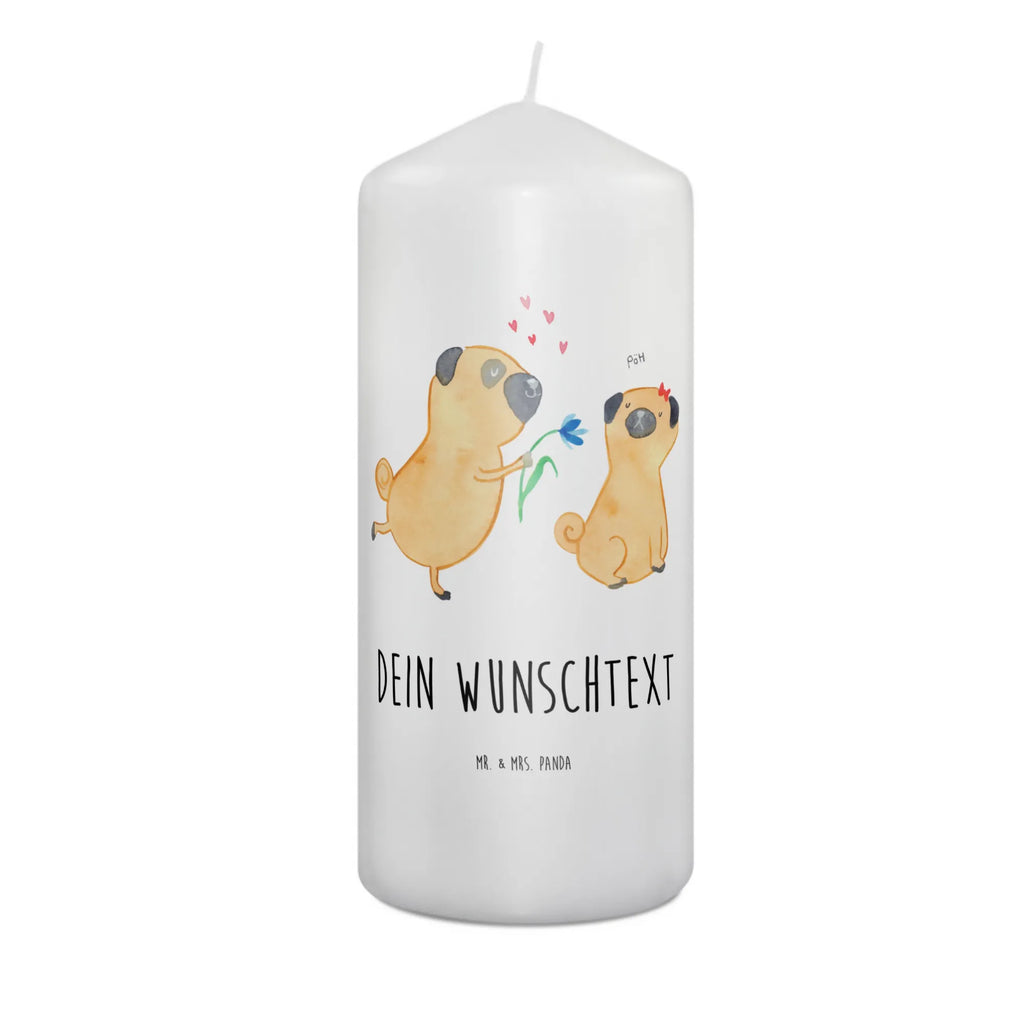 Personalisierte Kerze Mops verliebt Kerze Für Hochzeit Mit Namensgravur, Outdoor-Kerze Mit Namensgravur, Adventskerze Mit Wunschname, Kerze Mit Prägung Und Wunschname, Teelicht Mit Namensdruck, Duftkerze Mit Namen, Kerze Für Geburtstag Mit Wunschname, Tischkerze Mit Namensdruck, Grabkerze Mit Namensgravur, Bio-Kerze Mit Wunschname, Osterkerze Mit Namen, Gartenkerze Mit Namen, Laternenkerze Mit Namensdruck, Schwimmkerze Mit Namen, Votivkerze Mit Wunschname, Kerze Mit Spruch Und Namen, Gedenkkerze Mit Namen, Fair-Trade-Kerze Mit Namensgravur, Stumpenkerze Mit Namensgravur, Glas-Kerze Mit Wunschname, Handgegossene Kerze Mit Namen, Kerzen-Set Mit Namensgravur, Kerze Mit Namen, Handgemachte Kerze Mit Wunschname, Streukerze Mit Namensdruck, LED-Kerze Mit Wunschname, Andachtskerze Mit Namensgravur, Personalisierte Kerze, Bienenwachskerze Mit Wunschname, Sojawachskerze Mit Namensdruck, Weihnachtskerze Mit Namensgravur, Stearinkerze Mit Gravur, Trauerkerze Mit Namen, Taufekerze Mit Namensgravur, Tafelkerze Mit Wunschname, Metall-Kerze Mit Namensgravur, Gastgeschenk Kerze Mit Namen, Firmungskerze Mit Wunschname, Holz-Kerze Mit Namen, Kommunionkerze Mit Namen, Stabkerze Mit Gravur, Blockkerze Mit Namensdruck, Sprüche, Hund, Hunderasse, Hundebesitzer, Hundemotiv, Haustier, Tierliebhaber, Partner, Hundeliebe, Verliebt, Mops, Möpse, Liebesspruch. Verlobt, Geschenk Freund, Liebe