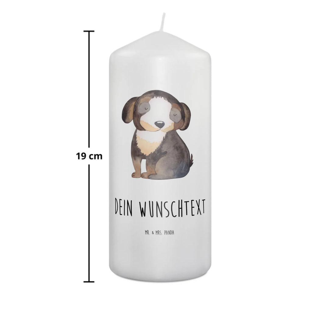Personalisierte Kerze Hund entspannt Osterkerze Mit Namen, Stabkerze Mit Gravur, Kerze Mit Prägung Und Wunschname, Kerze Mit Spruch Und Namen, Handgegossene Kerze Mit Namen, Weihnachtskerze Mit Namensgravur, Kommunionkerze Mit Namen, Gedenkkerze Mit Namen, Laternenkerze Mit Namensdruck, Bienenwachskerze Mit Wunschname, Firmungskerze Mit Wunschname, Outdoor-Kerze Mit Namensgravur, Sojawachskerze Mit Namensdruck, Handgemachte Kerze Mit Wunschname, Teelicht Mit Namensdruck, Blockkerze Mit Namensdruck, Fair-Trade-Kerze Mit Namensgravur, Andachtskerze Mit Namensgravur, Personalisierte Kerze, Stearinkerze Mit Gravur, Bio-Kerze Mit Wunschname, Taufekerze Mit Namensgravur, Adventskerze Mit Wunschname, Votivkerze Mit Wunschname, LED-Kerze Mit Wunschname, Glas-Kerze Mit Wunschname, Tafelkerze Mit Wunschname, Kerzen-Set Mit Namensgravur, Metall-Kerze Mit Namensgravur, Grabkerze Mit Namensgravur, Kerze Für Hochzeit Mit Namensgravur, Streukerze Mit Namensdruck, Gastgeschenk Kerze Mit Namen, Gartenkerze Mit Namen, Tischkerze Mit Namensdruck, Schwimmkerze Mit Namen, Stumpenkerze Mit Namensgravur, Duftkerze Mit Namen, Holz-Kerze Mit Namen, Kerze Mit Namen, Kerze Für Geburtstag Mit Wunschname, Trauerkerze Mit Namen, Hund, Hundemotiv, Haustier, Hunderasse, Tierliebhaber, Hundebesitzer, Sprüche, Liebe, Hundeglück, Hundeliebe, schwarzer Hund