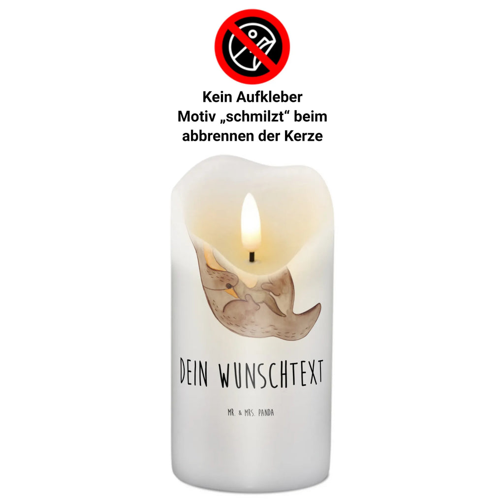 Personalisierte Kerze Otter mit Kind Blockkerze Mit Namensdruck, Holz-Kerze Mit Namen, Glas-Kerze Mit Wunschname, Bienenwachskerze Mit Wunschname, Stabkerze Mit Gravur, Kerzen-Set Mit Namensgravur, Kerze Mit Namen, Kerze Für Hochzeit Mit Namensgravur, Fair-Trade-Kerze Mit Namensgravur, Gedenkkerze Mit Namen, Handgemachte Kerze Mit Wunschname, Teelicht Mit Namensdruck, Votivkerze Mit Wunschname, Metall-Kerze Mit Namensgravur, Sojawachskerze Mit Namensdruck, Taufekerze Mit Namensgravur, Osterkerze Mit Namen, Kerze Mit Prägung Und Wunschname, Trauerkerze Mit Namen, Tafelkerze Mit Wunschname, Firmungskerze Mit Wunschname, Gastgeschenk Kerze Mit Namen, Stearinkerze Mit Gravur, Schwimmkerze Mit Namen, Adventskerze Mit Wunschname, Duftkerze Mit Namen, Gartenkerze Mit Namen, Bio-Kerze Mit Wunschname, Streukerze Mit Namensdruck, Stumpenkerze Mit Namensgravur, Kerze Für Geburtstag Mit Wunschname, Andachtskerze Mit Namensgravur, Outdoor-Kerze Mit Namensgravur, Kerze Mit Spruch Und Namen, Tischkerze Mit Namensdruck, Laternenkerze Mit Namensdruck, Grabkerze Mit Namensgravur, Weihnachtskerze Mit Namensgravur, Handgegossene Kerze Mit Namen, LED-Kerze Mit Wunschname, Personalisierte Kerze, Kommunionkerze Mit Namen, Otter, Fischotter, Seeotter, Otter Seeotter See Otter