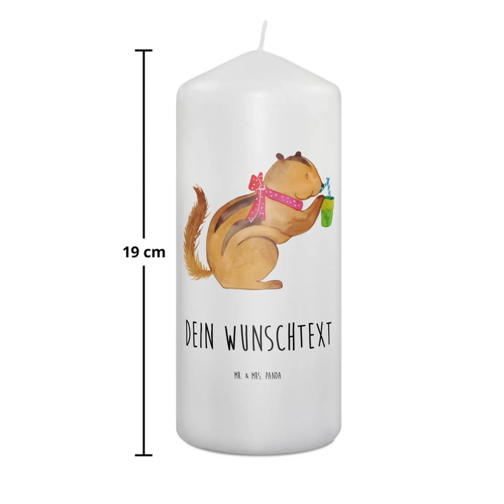 Personalisierte Kerze Eichhörnchen Smoothie Gastgeschenk Kerze Mit Namen, Handgegossene Kerze Mit Namen, Holz-Kerze Mit Namen, Duftkerze Mit Namen, Firmungskerze Mit Wunschname, Tischkerze Mit Namensdruck, Stabkerze Mit Gravur, Fair-Trade-Kerze Mit Namensgravur, Kerze Mit Spruch Und Namen, Blockkerze Mit Namensdruck, Kerzen-Set Mit Namensgravur, Schwimmkerze Mit Namen, Votivkerze Mit Wunschname, Outdoor-Kerze Mit Namensgravur, Kerze Mit Namen, Metall-Kerze Mit Namensgravur, Grabkerze Mit Namensgravur, Personalisierte Kerze, Laternenkerze Mit Namensdruck, Streukerze Mit Namensdruck, Gartenkerze Mit Namen, Adventskerze Mit Wunschname, Stumpenkerze Mit Namensgravur, LED-Kerze Mit Wunschname, Glas-Kerze Mit Wunschname, Kerze Mit Prägung Und Wunschname, Stearinkerze Mit Gravur, Kerze Für Hochzeit Mit Namensgravur, Kerze Für Geburtstag Mit Wunschname, Teelicht Mit Namensdruck, Weihnachtskerze Mit Namensgravur, Gedenkkerze Mit Namen, Tafelkerze Mit Wunschname, Kommunionkerze Mit Namen, Trauerkerze Mit Namen, Andachtskerze Mit Namensgravur, Osterkerze Mit Namen, Bienenwachskerze Mit Wunschname, Handgemachte Kerze Mit Wunschname, Sojawachskerze Mit Namensdruck, Taufekerze Mit Namensgravur, Bio-Kerze Mit Wunschname, Lustige Sprüche, Tiere, Tiermotive, Gute Laune, Streifenhörnchen, Eichhörnchen, Abnehmen, Diät, Green Smoothies