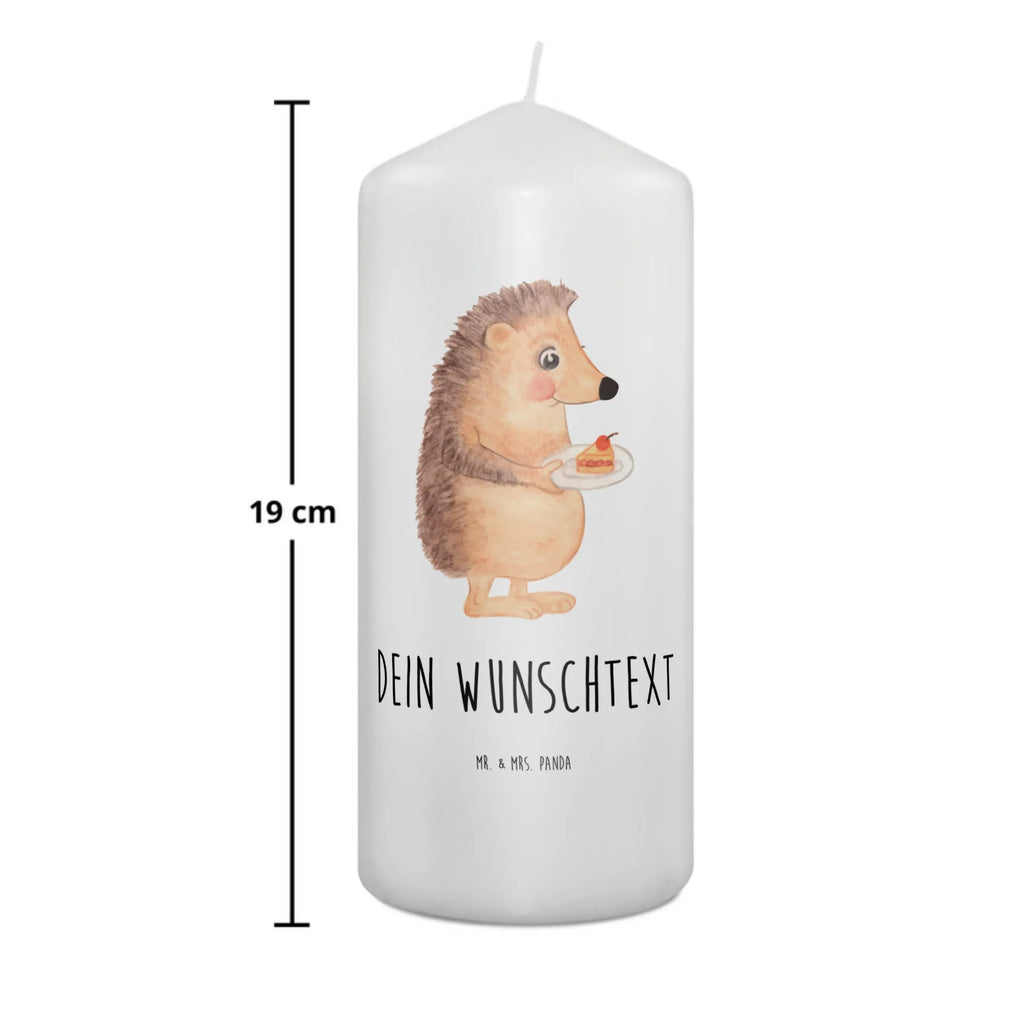Personalizowana świeca jeż kawałek ciasta Kerze Für Hochzeit Mit Namensgravur, Bio-Kerze Mit Wunschname, Adventskerze Mit Wunschname, Kerze Für Geburtstag Mit Wunschname, Glas-Kerze Mit Wunschname, Firmungskerze Mit Wunschname, Trauerkerze Mit Namen, Duftkerze Mit Namen, Kerzen-Set Mit Namensgravur, Osterkerze Mit Namen, Personalisierte Kerze, Kerze Mit Namen, Kerze Mit Prägung Und Wunschname, Handgemachte Kerze Mit Wunschname, Fair-Trade-Kerze Mit Namensgravur, Gartenkerze Mit Namen, Metall-Kerze Mit Namensgravur, Stearinkerze Mit Gravur, Blockkerze Mit Namensdruck, Taufekerze Mit Namensgravur, Holz-Kerze Mit Namen, Grabkerze Mit Namensgravur, Votivkerze Mit Wunschname, Bienenwachskerze Mit Wunschname, Weihnachtskerze Mit Namensgravur, Streukerze Mit Namensdruck, Tafelkerze Mit Wunschname, Andachtskerze Mit Namensgravur, Kerze Mit Spruch Und Namen, Schwimmkerze Mit Namen, Sojawachskerze Mit Namensdruck, Tischkerze Mit Namensdruck, Laternenkerze Mit Namensdruck, Kommunionkerze Mit Namen, Outdoor-Kerze Mit Namensgravur, Teelicht Mit Namensdruck, Stabkerze Mit Gravur, Handgegossene Kerze Mit Namen, Gastgeschenk Kerze Mit Namen, LED-Kerze Mit Wunschname, Gedenkkerze Mit Namen, Stumpenkerze Mit Namensgravur, Tiermotive, Gute Laune, lustige Sprüche, Tiere, Geburtstagskuchen, Backen Geschenk, Torte, Einladung Party, Kuchen backen, Kuchen, Essen Spruch, Igel