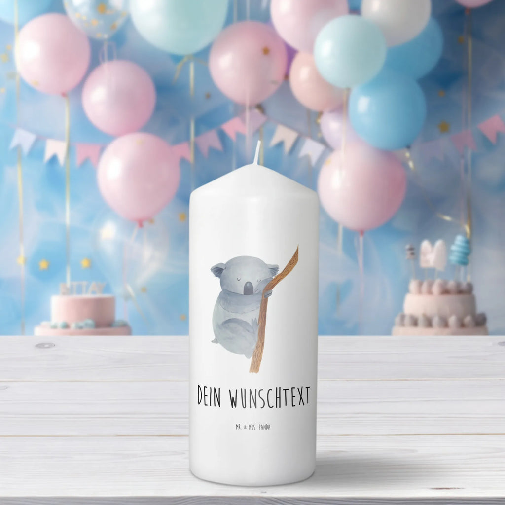 Personalised candle koala Bienenwachskerze Mit Wunschname, Osterkerze Mit Namen, Taufekerze Mit Namensgravur, LED-Kerze Mit Wunschname, Kerze Für Geburtstag Mit Wunschname, Glas-Kerze Mit Wunschname, Kommunionkerze Mit Namen, Gastgeschenk Kerze Mit Namen, Duftkerze Mit Namen, Teelicht Mit Namensdruck, Kerze Mit Spruch Und Namen, Adventskerze Mit Wunschname, Andachtskerze Mit Namensgravur, Weihnachtskerze Mit Namensgravur, Laternenkerze Mit Namensdruck, Blockkerze Mit Namensdruck, Tischkerze Mit Namensdruck, Personalisierte Kerze, Metall-Kerze Mit Namensgravur, Schwimmkerze Mit Namen, Kerzen-Set Mit Namensgravur, Handgemachte Kerze Mit Wunschname, Stabkerze Mit Gravur, Kerze Mit Namen, Firmungskerze Mit Wunschname, Bio-Kerze Mit Wunschname, Gartenkerze Mit Namen, Kerze Für Hochzeit Mit Namensgravur, Tafelkerze Mit Wunschname, Grabkerze Mit Namensgravur, Votivkerze Mit Wunschname, Fair-Trade-Kerze Mit Namensgravur, Holz-Kerze Mit Namen, Kerze Mit Prägung Und Wunschname, Trauerkerze Mit Namen, Handgegossene Kerze Mit Namen, Gedenkkerze Mit Namen, Stumpenkerze Mit Namensgravur, Sojawachskerze Mit Namensdruck, Stearinkerze Mit Gravur, Streukerze Mit Namensdruck, Outdoor-Kerze Mit Namensgravur, Lustige Sprüche, Tiere, Tiermotive, Gute Laune, Schlafzimmer, Koala, Traumland, Traum, Träumen, Bär, schlafen, Koalabär