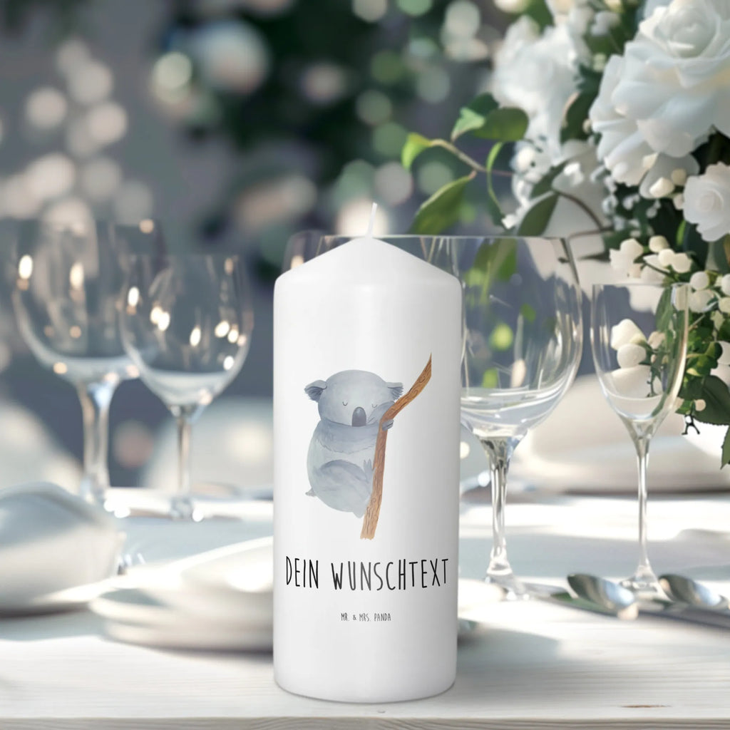 Personalised candle koala Bienenwachskerze Mit Wunschname, Osterkerze Mit Namen, Taufekerze Mit Namensgravur, LED-Kerze Mit Wunschname, Kerze Für Geburtstag Mit Wunschname, Glas-Kerze Mit Wunschname, Kommunionkerze Mit Namen, Gastgeschenk Kerze Mit Namen, Duftkerze Mit Namen, Teelicht Mit Namensdruck, Kerze Mit Spruch Und Namen, Adventskerze Mit Wunschname, Andachtskerze Mit Namensgravur, Weihnachtskerze Mit Namensgravur, Laternenkerze Mit Namensdruck, Blockkerze Mit Namensdruck, Tischkerze Mit Namensdruck, Personalisierte Kerze, Metall-Kerze Mit Namensgravur, Schwimmkerze Mit Namen, Kerzen-Set Mit Namensgravur, Handgemachte Kerze Mit Wunschname, Stabkerze Mit Gravur, Kerze Mit Namen, Firmungskerze Mit Wunschname, Bio-Kerze Mit Wunschname, Gartenkerze Mit Namen, Kerze Für Hochzeit Mit Namensgravur, Tafelkerze Mit Wunschname, Grabkerze Mit Namensgravur, Votivkerze Mit Wunschname, Fair-Trade-Kerze Mit Namensgravur, Holz-Kerze Mit Namen, Kerze Mit Prägung Und Wunschname, Trauerkerze Mit Namen, Handgegossene Kerze Mit Namen, Gedenkkerze Mit Namen, Stumpenkerze Mit Namensgravur, Sojawachskerze Mit Namensdruck, Stearinkerze Mit Gravur, Streukerze Mit Namensdruck, Outdoor-Kerze Mit Namensgravur, Lustige Sprüche, Tiere, Tiermotive, Gute Laune, Schlafzimmer, Koala, Traumland, Traum, Träumen, Bär, schlafen, Koalabär