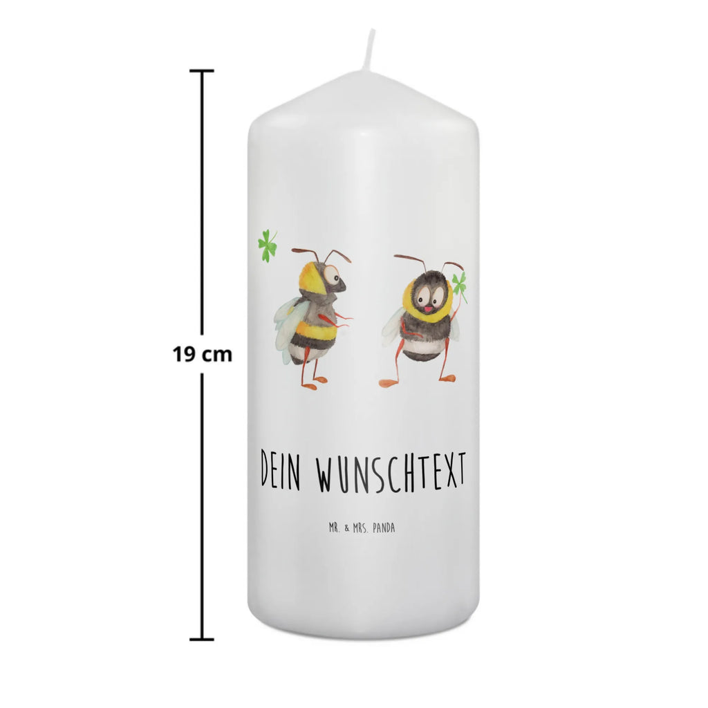 Personalised candle bumblebees shamrock Kerze Mit Prägung Und Wunschname, Duftkerze Mit Namen, Kommunionkerze Mit Namen, Teelicht Mit Namensdruck, Handgemachte Kerze Mit Wunschname, Kerze Für Geburtstag Mit Wunschname, Trauerkerze Mit Namen, Tischkerze Mit Namensdruck, Firmungskerze Mit Wunschname, Gartenkerze Mit Namen, Votivkerze Mit Wunschname, Adventskerze Mit Wunschname, Stabkerze Mit Gravur, LED-Kerze Mit Wunschname, Kerze Für Hochzeit Mit Namensgravur, Schwimmkerze Mit Namen, Blockkerze Mit Namensdruck, Kerze Mit Spruch Und Namen, Kerze Mit Namen, Grabkerze Mit Namensgravur, Osterkerze Mit Namen, Handgegossene Kerze Mit Namen, Glas-Kerze Mit Wunschname, Stearinkerze Mit Gravur, Outdoor-Kerze Mit Namensgravur, Tafelkerze Mit Wunschname, Bio-Kerze Mit Wunschname, Andachtskerze Mit Namensgravur, Gastgeschenk Kerze Mit Namen, Sojawachskerze Mit Namensdruck, Metall-Kerze Mit Namensgravur, Gedenkkerze Mit Namen, Holz-Kerze Mit Namen, Streukerze Mit Namensdruck, Personalisierte Kerze, Fair-Trade-Kerze Mit Namensgravur, Taufekerze Mit Namensgravur, Stumpenkerze Mit Namensgravur, Laternenkerze Mit Namensdruck, Kerzen-Set Mit Namensgravur, Weihnachtskerze Mit Namensgravur, Bienenwachskerze Mit Wunschname, Lustige Sprüche, Tiere, Tiermotive, Gute Laune, glücklich Werden, glücklich sein, Spruch Fröhlich, Biene Deko, Spruch Positiv, Biene, Hummel, Spruch schön