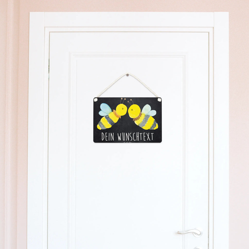 Personalisiertes Deko Schild Biene Liebe Wandschild Mit Text, Deko Schild Mit Wunschtext, Deko Schild Mit Gravur, Deko Schild Als Geschenk Personalisiert, Holzschild Mit Wunschtext, Landhausstil Schild Mit Namen, Schild Mit Botschaft, Deko Wandtafel Mit Namen, Deko Schild Für Wohnzimmer Mit Wunschtext, Deko Schild Für Familie Mit Text, Deko Schild Für Balkon Mit Namen, Badschild, Deko Schild Selbst Gestalten, Lustiges Deko Schild Mit Wunschtext, Küchenschild, Türschild Familie, Liebevoll Gestaltetes Deko Schild Mit Wunschtext, Schild Mit Individuellem Text, Schild mit Spruch, Kleines Deko Schild Mit Wunschtext, Modernes Deko Schild Mit Text, Shabby Chic Schild Mit Wunschtext, Vintage Deko Schild Mit Gravur, Deko Schild Mit Herz Und Text, Deko Schild Für Freunde Mit Namen, Türschild Mit Namen, Schild Zum Aufstellen Mit Wunschtext, Deko Schild Mit Spruch, Rustikales Deko Schild Personalisiert, Deko Schild Mit Namen, Schild Zum Hinstellen Mit Text, Spruchschild Mit Wunschtext, Geschenkidee Deko Schild Mit Text, Holztafel, Deko Schild Für Küche Personalisiert, Personalisiertes Deko Schild, Deko Schild Für Garten Mit Wunschtext, Metallschild Personalisiert, Großes Deko Schild Personalisiert, Dekoschild Personalisiert, Deko Schild Mit Blumenmotiv Und Gravur, Deko Schild Für Flur Mit Gravur, Hummel, Biene, Wespe