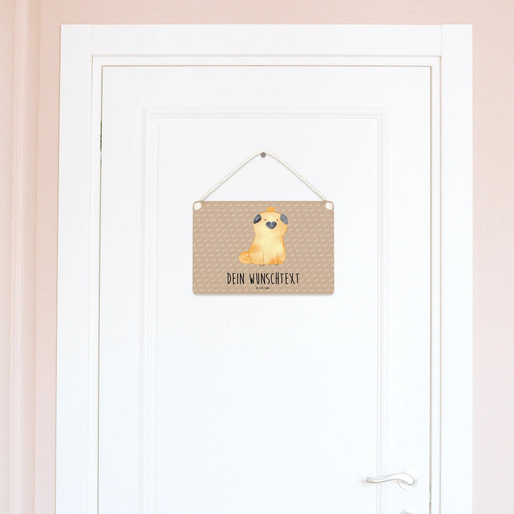 Personalised decorative sign pug Crown Liebevoll Gestaltetes Deko Schild Mit Wunschtext, Shabby Chic Schild Mit Wunschtext, Großes Deko Schild Personalisiert, Holzschild Mit Wunschtext, Vintage Deko Schild Mit Gravur, Schild Zum Hinstellen Mit Text, Deko Schild Mit Namen, Schild mit Spruch, Küchenschild, Deko Schild Mit Blumenmotiv Und Gravur, Deko Schild Für Garten Mit Wunschtext, Badschild, Deko Schild Als Geschenk Personalisiert, Deko Schild Für Flur Mit Gravur, Deko Schild Für Balkon Mit Namen, Schild Zum Aufstellen Mit Wunschtext, Deko Schild Mit Herz Und Text, Deko Schild Mit Wunschtext, Holztafel, Türschild Familie, Spruchschild Mit Wunschtext, Lustiges Deko Schild Mit Wunschtext, Schild Mit Botschaft, Türschild Mit Namen, Modernes Deko Schild Mit Text, Geschenkidee Deko Schild Mit Text, Deko Schild Selbst Gestalten, Deko Schild Für Küche Personalisiert, Wandschild Mit Text, Deko Schild Mit Gravur, Personalisiertes Deko Schild, Metallschild Personalisiert, Kleines Deko Schild Mit Wunschtext, Deko Schild Mit Spruch, Landhausstil Schild Mit Namen, Deko Wandtafel Mit Namen, Schild Mit Individuellem Text, Dekoschild Personalisiert, Rustikales Deko Schild Personalisiert, Deko Schild Für Familie Mit Text, Deko Schild Für Wohnzimmer Mit Wunschtext, Deko Schild Für Freunde Mit Namen, Sprüche, Hunderasse, Hundebesitzer, Hundemotiv, Haustier, Hund, Tierliebhaber, Kinderlos, Mops, Hundebesitzer. Spruch, Lustig, Allergisch, Hausregel