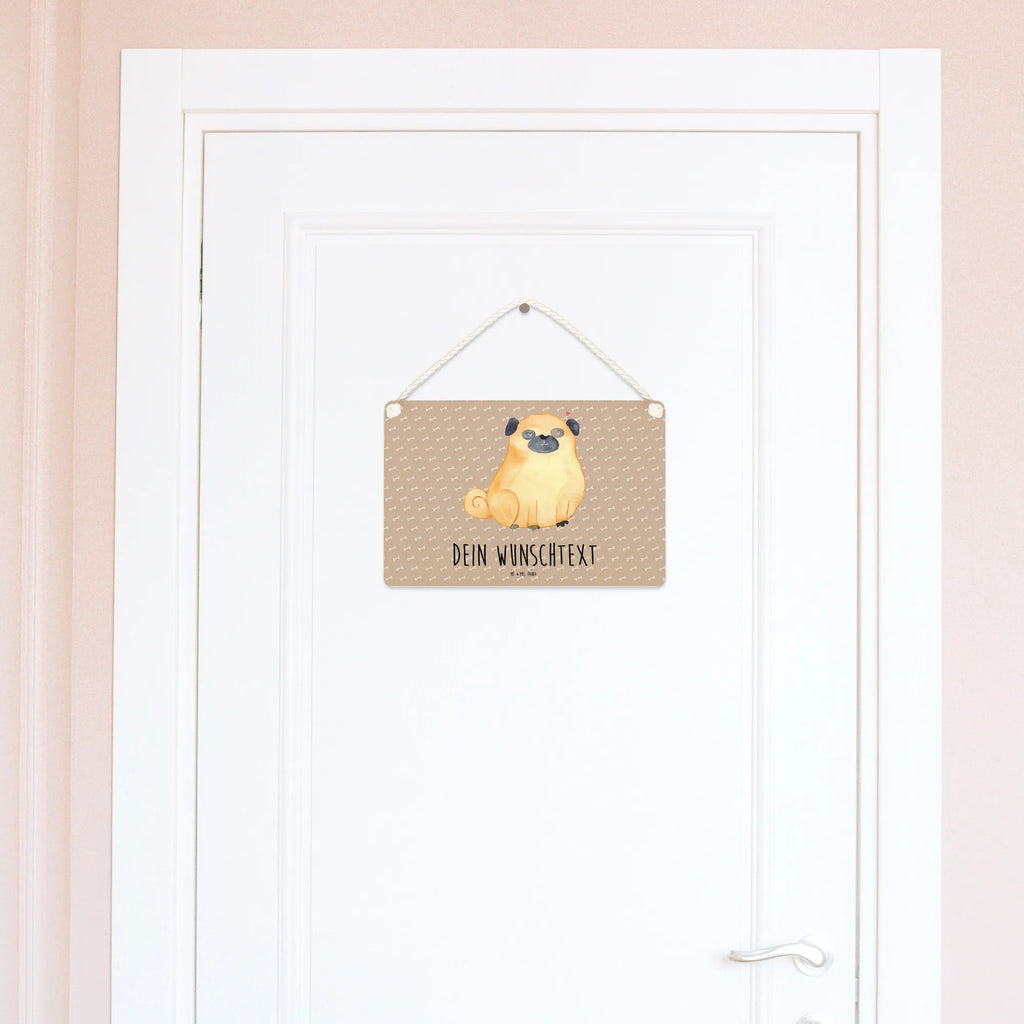Personalisiertes Deko Schild Mops Lustiges Deko Schild Mit Wunschtext, Deko Schild Für Balkon Mit Namen, Großes Deko Schild Personalisiert, Deko Schild Mit Herz Und Text, Schild mit Spruch, Metallschild Personalisiert, Türschild Mit Namen, Deko Schild Für Freunde Mit Namen, Schild Zum Hinstellen Mit Text, Vintage Deko Schild Mit Gravur, Holztafel, Schild Zum Aufstellen Mit Wunschtext, Deko Schild Für Garten Mit Wunschtext, Spruchschild Mit Wunschtext, Deko Schild Für Familie Mit Text, Deko Schild Mit Namen, Holzschild Mit Wunschtext, Wandschild Mit Text, Deko Schild Mit Wunschtext, Küchenschild, Deko Schild Für Flur Mit Gravur, Rustikales Deko Schild Personalisiert, Deko Schild Für Küche Personalisiert, Deko Wandtafel Mit Namen, Geschenkidee Deko Schild Mit Text, Deko Schild Mit Gravur, Deko Schild Mit Blumenmotiv Und Gravur, Dekoschild Personalisiert, Landhausstil Schild Mit Namen, Deko Schild Als Geschenk Personalisiert, Schild Mit Individuellem Text, Deko Schild Mit Spruch, Badschild, Liebevoll Gestaltetes Deko Schild Mit Wunschtext, Schild Mit Botschaft, Shabby Chic Schild Mit Wunschtext, Kleines Deko Schild Mit Wunschtext, Deko Schild Für Wohnzimmer Mit Wunschtext, Deko Schild Selbst Gestalten, Türschild Familie, Personalisiertes Deko Schild, Modernes Deko Schild Mit Text, Sprüche, Hunderasse, Hundebesitzer, Hundemotiv, Haustier, Hund, Tierliebhaber, Liebe, Hundeliebe, Mops