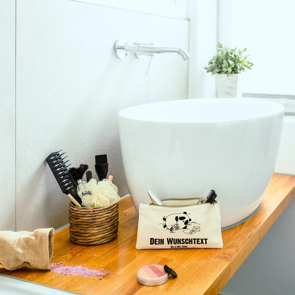 Personalisierte Schminktasche Panda Vermissen Schminktasche Klein Personalisiert, Kulturbeutel Damen Personalisiert, Schminkbeutel Mit Gravur, Schminktasche Geschenk Personalisiert, Schminktasche Für Unterwegs Mit Wunschtext, Personalisierte Schminktasche, Schminktäschchen Mit Initialen, Schminktasche Mit Wunschtext, Schminktasche Mit Muster Und Namen, Kosmetiktasche Organizer Mit Wunschtext, Kosmetiktasche Zum Mitnehmen Mit Namen, Schminktasche Reise Mit Namen, Schminktasche Leder Mit Gravur, Schminktasche Tiermotiv Mit Namen, Schminktasche Für Mädchen Mit Wunschtext, Schminktasche Mit Namen, Schminktasche Blumen Mit Initialen, Schminktasche Mit Fächern Personalisiert, Kosmetiktasche Damen Mit Namen, Schminktasche Zum Aufhängen Mit Name, Stiftetasche mit Wunschtext, Kosmetiktasche Personalisiert, Schminktasche Nachhaltig Mit Wunschtext, Schminktasche Mit Reißverschluss Und Namen, Schminktasche Für Unterwegs Mit Personalisierung, Schminktasche Für Teenager Mit Namen, Aufbewahrung Für Schminke Mit Namen, Reise-Kosmetiktasche Mit Name, Make-Up Tasche Mit Name, Stifteaufbewahrung Personalisiert, Schminktasche Groß Mit Wunschtext, Schminktasche Stoff Mit Namen, Kosmetiktasche Für Handtasche Personalisiert