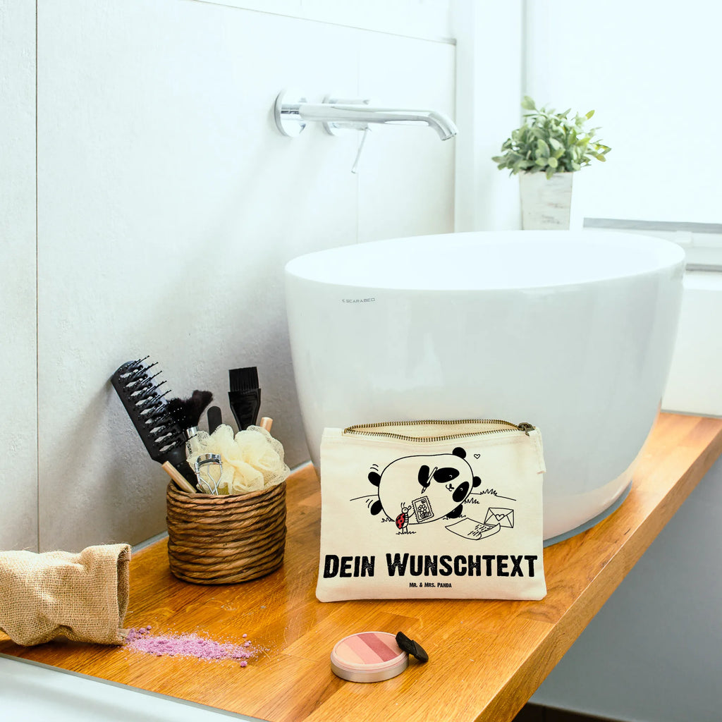 Personalisierte Schminktasche Panda Vermissen Schminktasche Klein Personalisiert, Kulturbeutel Damen Personalisiert, Schminkbeutel Mit Gravur, Schminktasche Geschenk Personalisiert, Schminktasche Für Unterwegs Mit Wunschtext, Personalisierte Schminktasche, Schminktäschchen Mit Initialen, Schminktasche Mit Wunschtext, Schminktasche Mit Muster Und Namen, Kosmetiktasche Organizer Mit Wunschtext, Kosmetiktasche Zum Mitnehmen Mit Namen, Schminktasche Reise Mit Namen, Schminktasche Leder Mit Gravur, Schminktasche Tiermotiv Mit Namen, Schminktasche Für Mädchen Mit Wunschtext, Schminktasche Mit Namen, Schminktasche Blumen Mit Initialen, Schminktasche Mit Fächern Personalisiert, Kosmetiktasche Damen Mit Namen, Schminktasche Zum Aufhängen Mit Name, Stiftetasche mit Wunschtext, Kosmetiktasche Personalisiert, Schminktasche Nachhaltig Mit Wunschtext, Schminktasche Mit Reißverschluss Und Namen, Schminktasche Für Unterwegs Mit Personalisierung, Schminktasche Für Teenager Mit Namen, Aufbewahrung Für Schminke Mit Namen, Reise-Kosmetiktasche Mit Name, Make-Up Tasche Mit Name, Stifteaufbewahrung Personalisiert, Schminktasche Groß Mit Wunschtext, Schminktasche Stoff Mit Namen, Kosmetiktasche Für Handtasche Personalisiert