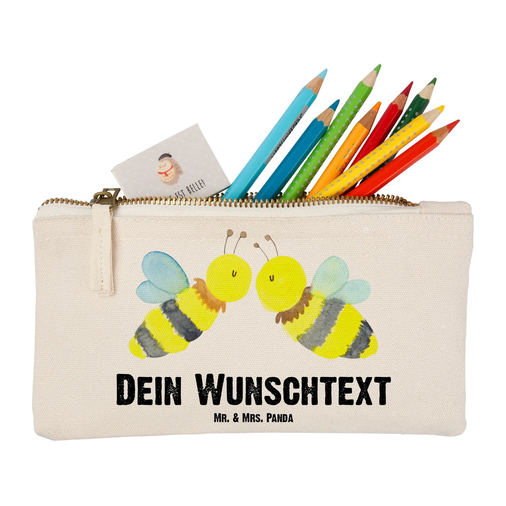 Personalisierte Schminktasche Biene Liebe Schminktasche Mit Namen, Schminktasche Leder Mit Gravur, Kosmetiktasche Personalisiert, Kosmetiktasche Damen Mit Namen, Kulturbeutel Damen Personalisiert, Make-Up Tasche Mit Name, Schminktasche Reise Mit Namen, Schminktasche Tiermotiv Mit Namen, Schminktasche Stoff Mit Namen, Schminktasche Mit Wunschtext, Schminktasche Für Mädchen Mit Wunschtext, Schminktasche Nachhaltig Mit Wunschtext, Kosmetiktasche Für Handtasche Personalisiert, Schminktasche Blumen Mit Initialen, Personalisierte Schminktasche, Schminktasche Mit Muster Und Namen, Schminktasche Für Teenager Mit Namen, Schminktasche Für Unterwegs Mit Wunschtext, Aufbewahrung Für Schminke Mit Namen, Kosmetiktasche Zum Mitnehmen Mit Namen, Schminktasche Für Unterwegs Mit Personalisierung, Schminktäschchen Mit Initialen, Schminktasche Mit Fächern Personalisiert, Stiftetasche mit Wunschtext, Kosmetiktasche Organizer Mit Wunschtext, Schminktasche Geschenk Personalisiert, Schminktasche Zum Aufhängen Mit Name, Stifteaufbewahrung Personalisiert, Schminktasche Groß Mit Wunschtext, Schminktasche Klein Personalisiert, Schminkbeutel Mit Gravur, Schminktasche Mit Reißverschluss Und Namen, Reise-Kosmetiktasche Mit Name, Biene, Wespe, Hummel