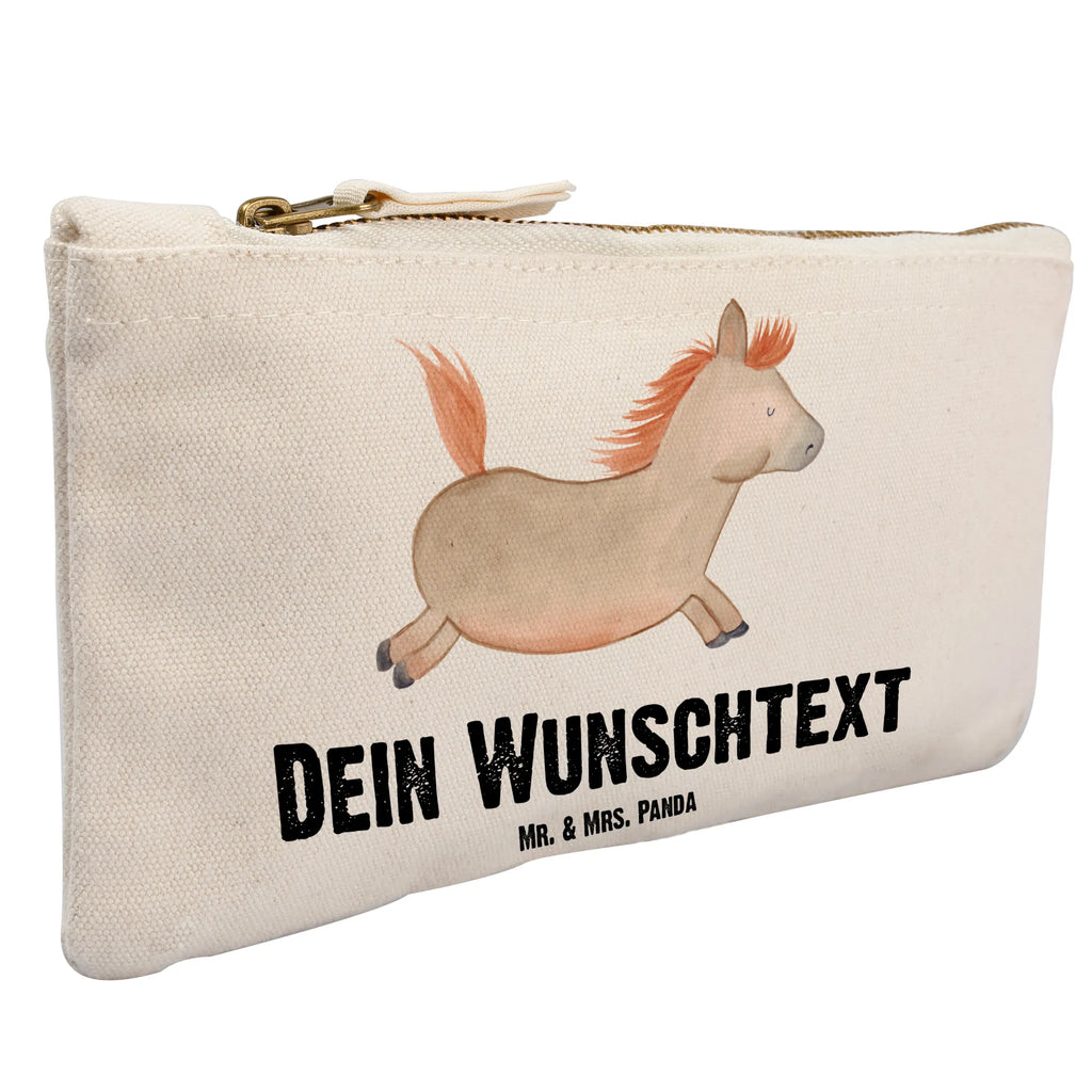 Personalisierte Schminktasche Pferd Springen Schminktasche Nachhaltig Mit Wunschtext, Schminktasche Für Unterwegs Mit Wunschtext, Schminktasche Stoff Mit Namen, Schminktasche Klein Personalisiert, Schminktasche Mit Reißverschluss Und Namen, Kulturbeutel Damen Personalisiert, Personalisierte Schminktasche, Aufbewahrung Für Schminke Mit Namen, Schminkbeutel Mit Gravur, Kosmetiktasche Für Handtasche Personalisiert, Schminktasche Tiermotiv Mit Namen, Schminktasche Mit Fächern Personalisiert, Schminktasche Mit Muster Und Namen, Schminktasche Leder Mit Gravur, Kosmetiktasche Personalisiert, Kosmetiktasche Damen Mit Namen, Schminktasche Reise Mit Namen, Schminktasche Zum Aufhängen Mit Name, Schminktasche Mit Namen, Schminktasche Für Unterwegs Mit Personalisierung, Make-Up Tasche Mit Name, Stiftetasche mit Wunschtext, Schminktasche Für Mädchen Mit Wunschtext, Reise-Kosmetiktasche Mit Name, Schminktasche Geschenk Personalisiert, Schminktasche Mit Wunschtext, Kosmetiktasche Organizer Mit Wunschtext, Stifteaufbewahrung Personalisiert, Kosmetiktasche Zum Mitnehmen Mit Namen, Schminktasche Für Teenager Mit Namen, Schminktäschchen Mit Initialen, Schminktasche Groß Mit Wunschtext, Schminktasche Blumen Mit Initialen, Bauernhof, Hoftiere, Landwirt, Landwirtin, Pony, Pferd, Ausreiten, Pferdebesitzer, Reiten, Stall, Pferdestall, Pferde