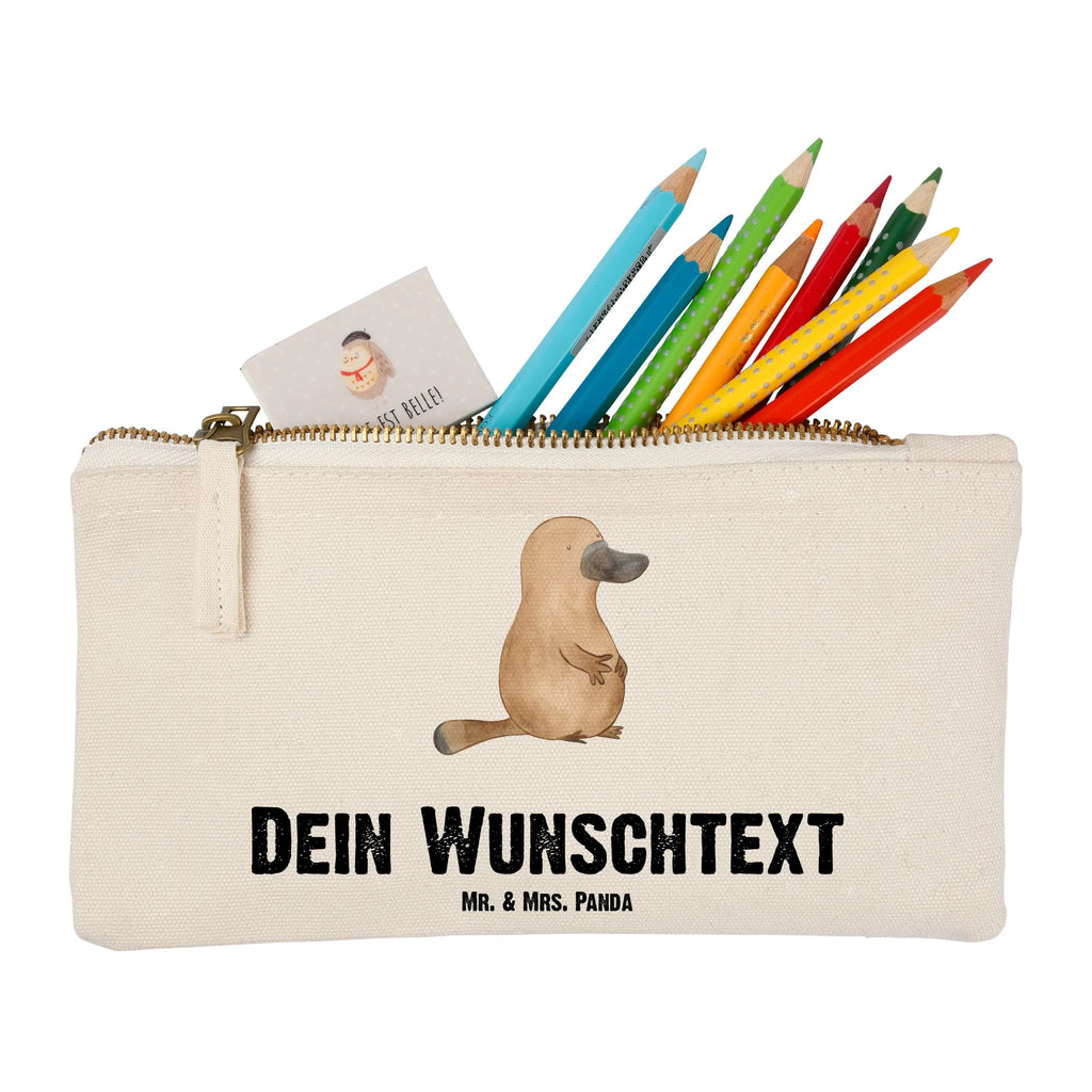 Personalisierte Schminktasche Schnabeltier Mut Kosmetiktasche Zum Mitnehmen Mit Namen, Schminkbeutel Mit Gravur, Kosmetiktasche Für Handtasche Personalisiert, Schminktasche Mit Muster Und Namen, Aufbewahrung Für Schminke Mit Namen, Schminktasche Zum Aufhängen Mit Name, Schminktasche Mit Reißverschluss Und Namen, Make-Up Tasche Mit Name, Schminktasche Tiermotiv Mit Namen, Stifteaufbewahrung Personalisiert, Schminktasche Reise Mit Namen, Schminktasche Mit Fächern Personalisiert, Schminktasche Nachhaltig Mit Wunschtext, Schminktasche Für Unterwegs Mit Personalisierung, Schminktasche Klein Personalisiert, Schminktasche Groß Mit Wunschtext, Kosmetiktasche Personalisiert, Kosmetiktasche Organizer Mit Wunschtext, Reise-Kosmetiktasche Mit Name, Schminktasche Blumen Mit Initialen, Schminktasche Mit Namen, Kosmetiktasche Damen Mit Namen, Schminktasche Geschenk Personalisiert, Schminktasche Für Unterwegs Mit Wunschtext, Schminktasche Für Mädchen Mit Wunschtext, Schminktasche Mit Wunschtext, Schminktasche Leder Mit Gravur, Schminktäschchen Mit Initialen, Kulturbeutel Damen Personalisiert, Personalisierte Schminktasche, Schminktasche Für Teenager Mit Namen, Schminktasche Stoff Mit Namen, Stiftetasche mit Wunschtext, Meer, Urlaub, Meerestiere, Arbeit, Mut, Neustart, Weltreise, Raodtrip, Motivation, mutig, Neuanfang, Lebensweisheit, Schnabeltiere, Training, Büro, Schnabeltier
