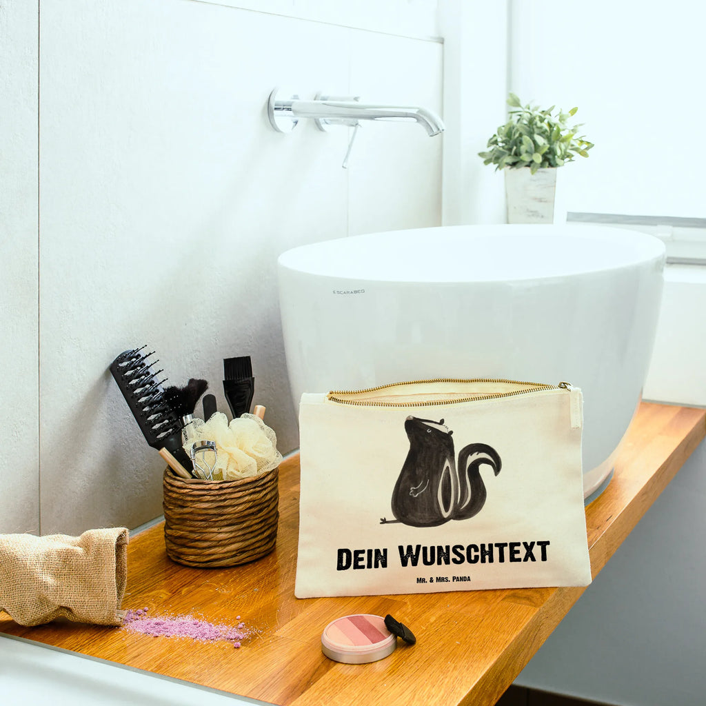 Personalised make-up bag skunk Sit Schminktasche Für Unterwegs Mit Personalisierung, Personalisierte Schminktasche, Schminktasche Zum Aufhängen Mit Name, Schminktasche Klein Personalisiert, Kulturbeutel Damen Personalisiert, Schminktasche Mit Muster Und Namen, Kosmetiktasche Damen Mit Namen, Schminktasche Groß Mit Wunschtext, Stifteaufbewahrung Personalisiert, Schminktasche Reise Mit Namen, Kosmetiktasche Für Handtasche Personalisiert, Schminktasche Tiermotiv Mit Namen, Schminktasche Mit Reißverschluss Und Namen, Schminktasche Für Unterwegs Mit Wunschtext, Schminktasche Leder Mit Gravur, Make-Up Tasche Mit Name, Kosmetiktasche Zum Mitnehmen Mit Namen, Schminktasche Mit Namen, Schminktasche Nachhaltig Mit Wunschtext, Schminktasche Mit Wunschtext, Schminktasche Für Mädchen Mit Wunschtext, Schminktäschchen Mit Initialen, Kosmetiktasche Personalisiert, Schminktasche Geschenk Personalisiert, Schminktasche Stoff Mit Namen, Schminktasche Für Teenager Mit Namen, Schminkbeutel Mit Gravur, Schminktasche Blumen Mit Initialen, Reise-Kosmetiktasche Mit Name, Aufbewahrung Für Schminke Mit Namen, Schminktasche Mit Fächern Personalisiert, Stiftetasche mit Wunschtext, Kosmetiktasche Organizer Mit Wunschtext, Stinktier, Skunk, Wildtier, Besserwisser, Spruch, Raubtier, Stinker, Stinki, Büro, Recht