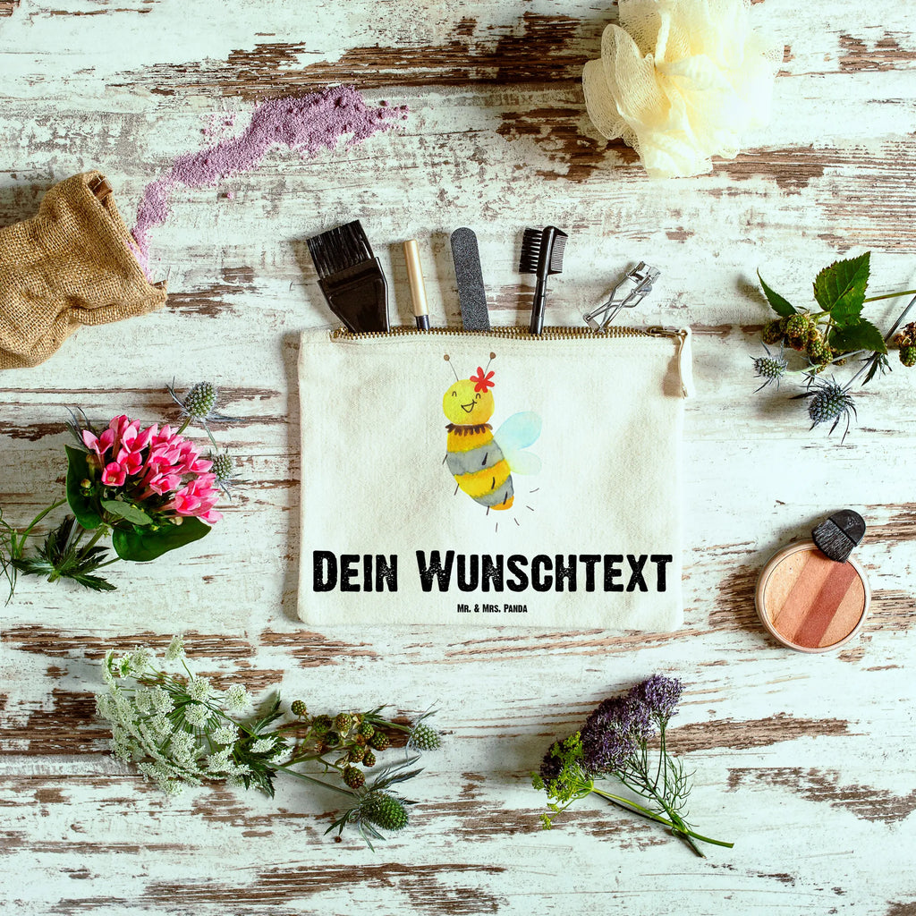 Personalisierte Schminktasche Biene Blume Schminktasche Tiermotiv Mit Namen, Schminktasche Für Teenager Mit Namen, Aufbewahrung Für Schminke Mit Namen, Make-Up Tasche Mit Name, Schminktasche Zum Aufhängen Mit Name, Stiftetasche mit Wunschtext, Schminktasche Stoff Mit Namen, Schminktäschchen Mit Initialen, Schminktasche Mit Namen, Schminktasche Nachhaltig Mit Wunschtext, Schminktasche Für Unterwegs Mit Personalisierung, Schminktasche Geschenk Personalisiert, Schminktasche Mit Reißverschluss Und Namen, Personalisierte Schminktasche, Reise-Kosmetiktasche Mit Name, Schminkbeutel Mit Gravur, Kosmetiktasche Zum Mitnehmen Mit Namen, Schminktasche Klein Personalisiert, Stifteaufbewahrung Personalisiert, Schminktasche Leder Mit Gravur, Schminktasche Mit Muster Und Namen, Schminktasche Groß Mit Wunschtext, Kosmetiktasche Personalisiert, Schminktasche Mit Fächern Personalisiert, Schminktasche Für Mädchen Mit Wunschtext, Schminktasche Reise Mit Namen, Kosmetiktasche Damen Mit Namen, Schminktasche Für Unterwegs Mit Wunschtext, Schminktasche Blumen Mit Initialen, Schminktasche Mit Wunschtext, Kulturbeutel Damen Personalisiert, Kosmetiktasche Organizer Mit Wunschtext, Kosmetiktasche Für Handtasche Personalisiert, Biene, Wespe, Hummel