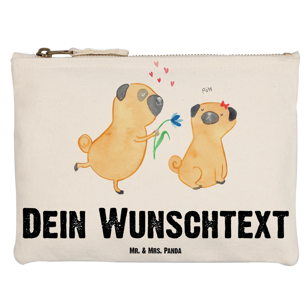 Personalised make-up bag pug In love Stiftetasche mit Wunschtext, Schminktasche Mit Wunschtext, Schminktasche Tiermotiv Mit Namen, Schminktasche Nachhaltig Mit Wunschtext, Kulturbeutel Damen Personalisiert, Schminktasche Mit Namen, Schminktasche Geschenk Personalisiert, Schminktasche Mit Fächern Personalisiert, Schminktasche Für Teenager Mit Namen, Schminktäschchen Mit Initialen, Reise-Kosmetiktasche Mit Name, Make-Up Tasche Mit Name, Schminktasche Für Unterwegs Mit Wunschtext, Personalisierte Schminktasche, Kosmetiktasche Organizer Mit Wunschtext, Schminktasche Für Mädchen Mit Wunschtext, Schminktasche Reise Mit Namen, Schminktasche Mit Muster Und Namen, Schminktasche Groß Mit Wunschtext, Schminktasche Stoff Mit Namen, Schminktasche Leder Mit Gravur, Schminktasche Blumen Mit Initialen, Kosmetiktasche Für Handtasche Personalisiert, Stifteaufbewahrung Personalisiert, Schminktasche Mit Reißverschluss Und Namen, Kosmetiktasche Personalisiert, Aufbewahrung Für Schminke Mit Namen, Kosmetiktasche Damen Mit Namen, Schminktasche Für Unterwegs Mit Personalisierung, Schminkbeutel Mit Gravur, Schminktasche Zum Aufhängen Mit Name, Kosmetiktasche Zum Mitnehmen Mit Namen, Schminktasche Klein Personalisiert, Sprüche, Hund, Hunderasse, Hundebesitzer, Hundemotiv, Haustier, Tierliebhaber, Verliebt, Liebe, Liebesspruch. Verlobt, Geschenk Freund, Partner, Möpse, Mops, Hundeliebe