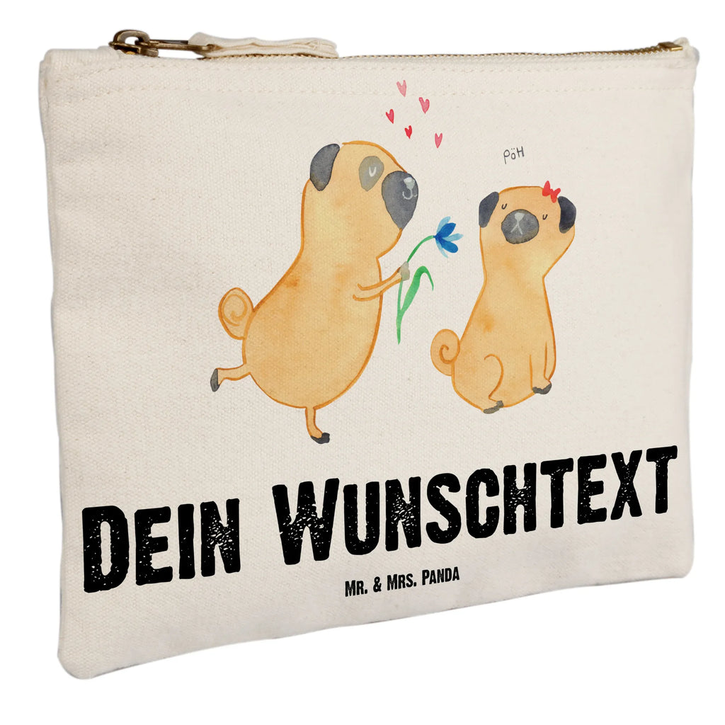 Personalised make-up bag pug In love Stiftetasche mit Wunschtext, Schminktasche Mit Wunschtext, Schminktasche Tiermotiv Mit Namen, Schminktasche Nachhaltig Mit Wunschtext, Kulturbeutel Damen Personalisiert, Schminktasche Mit Namen, Schminktasche Geschenk Personalisiert, Schminktasche Mit Fächern Personalisiert, Schminktasche Für Teenager Mit Namen, Schminktäschchen Mit Initialen, Reise-Kosmetiktasche Mit Name, Make-Up Tasche Mit Name, Schminktasche Für Unterwegs Mit Wunschtext, Personalisierte Schminktasche, Kosmetiktasche Organizer Mit Wunschtext, Schminktasche Für Mädchen Mit Wunschtext, Schminktasche Reise Mit Namen, Schminktasche Mit Muster Und Namen, Schminktasche Groß Mit Wunschtext, Schminktasche Stoff Mit Namen, Schminktasche Leder Mit Gravur, Schminktasche Blumen Mit Initialen, Kosmetiktasche Für Handtasche Personalisiert, Stifteaufbewahrung Personalisiert, Schminktasche Mit Reißverschluss Und Namen, Kosmetiktasche Personalisiert, Aufbewahrung Für Schminke Mit Namen, Kosmetiktasche Damen Mit Namen, Schminktasche Für Unterwegs Mit Personalisierung, Schminkbeutel Mit Gravur, Schminktasche Zum Aufhängen Mit Name, Kosmetiktasche Zum Mitnehmen Mit Namen, Schminktasche Klein Personalisiert, Sprüche, Hund, Hunderasse, Hundebesitzer, Hundemotiv, Haustier, Tierliebhaber, Verliebt, Liebe, Liebesspruch. Verlobt, Geschenk Freund, Partner, Möpse, Mops, Hundeliebe
